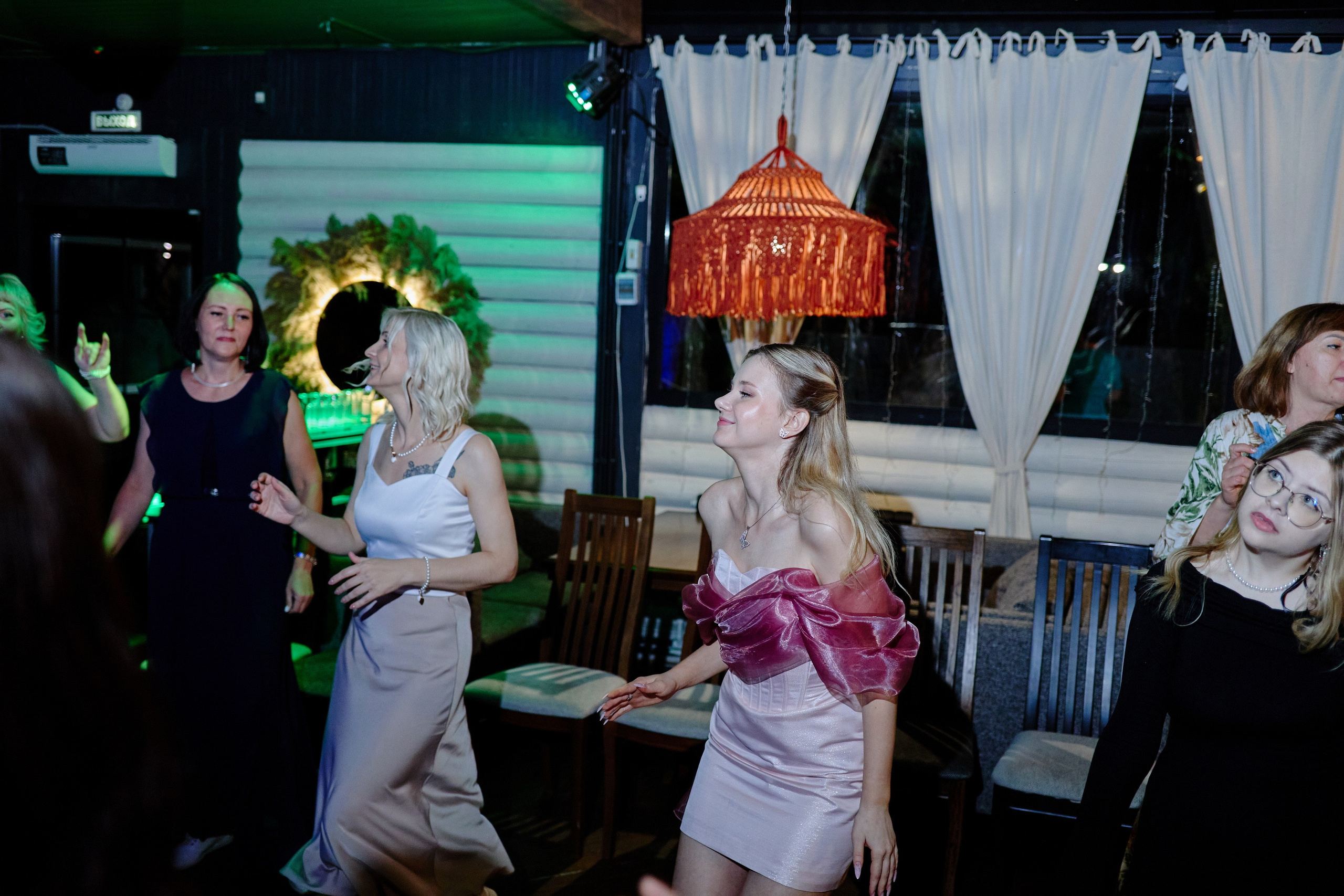 Выпускной 35 Сош. Фотограф Выпускные альбомы Таганрог Сергей Коробченко