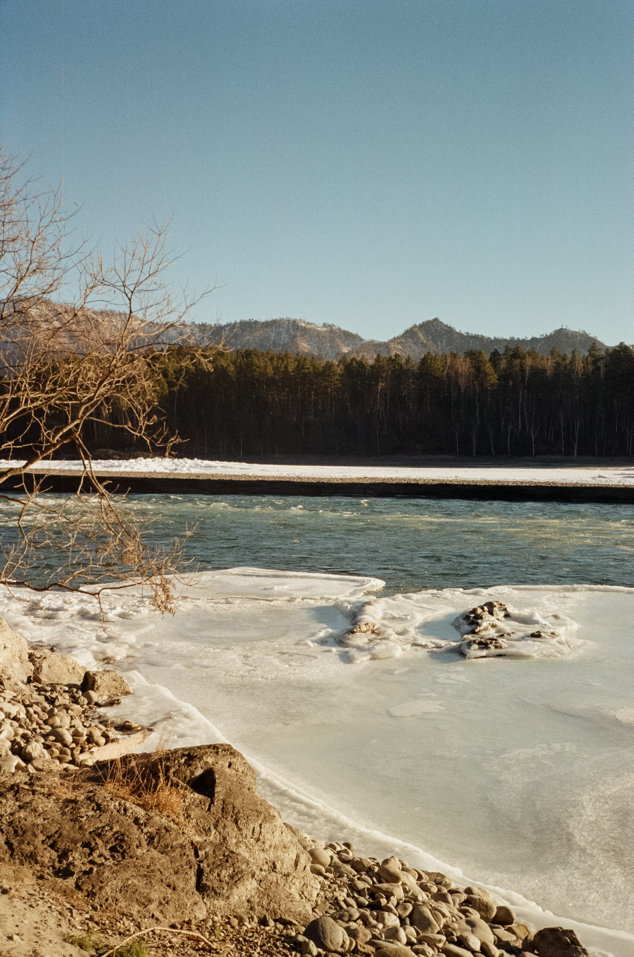 Зима и лето, Катунь и солнце, снег и лед. База Берель и дорога к Coffe. Фотограф-документалист Мария Осокина
