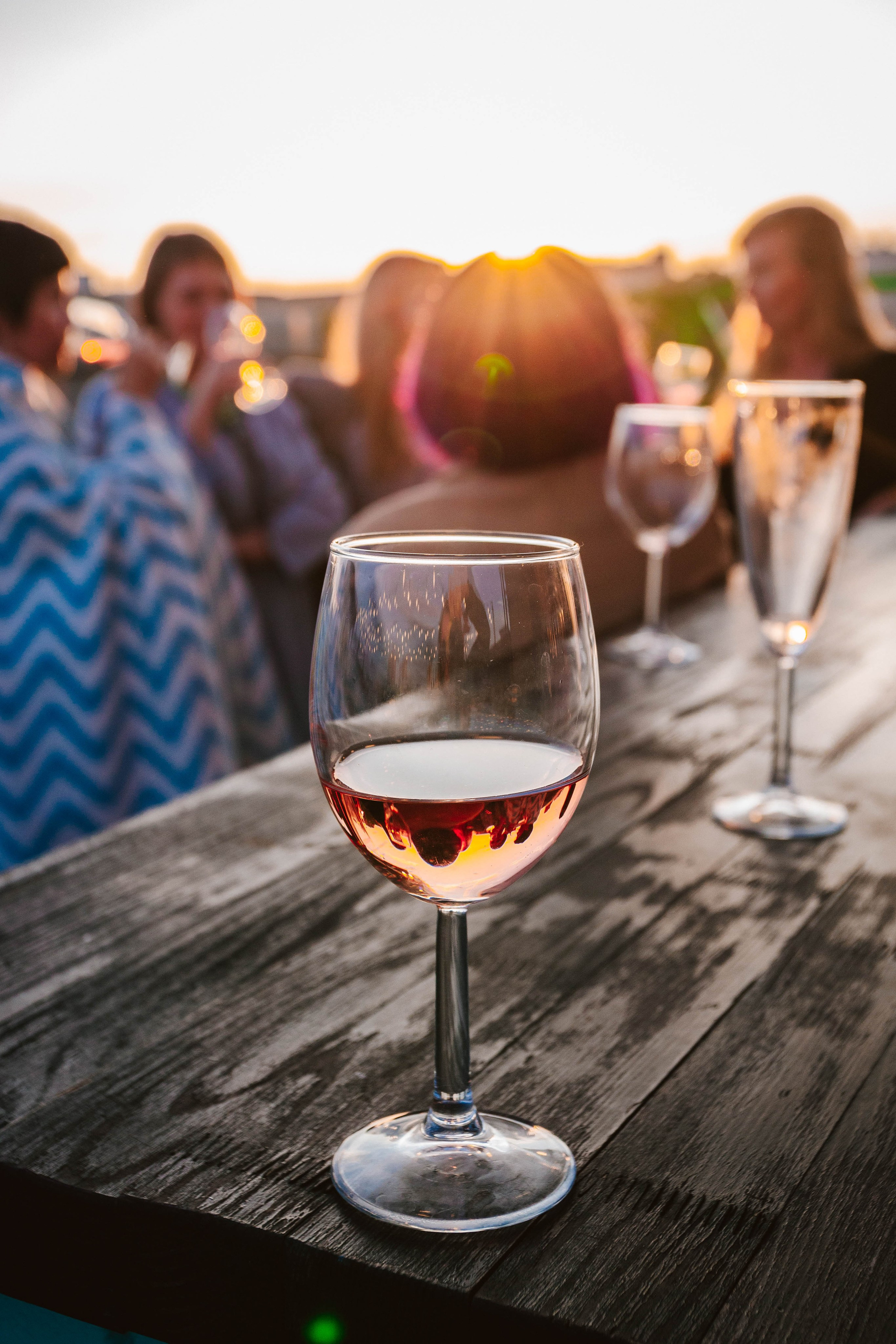 ВЕСЕЛЬЕ НА ДНЕ БОКАЛА