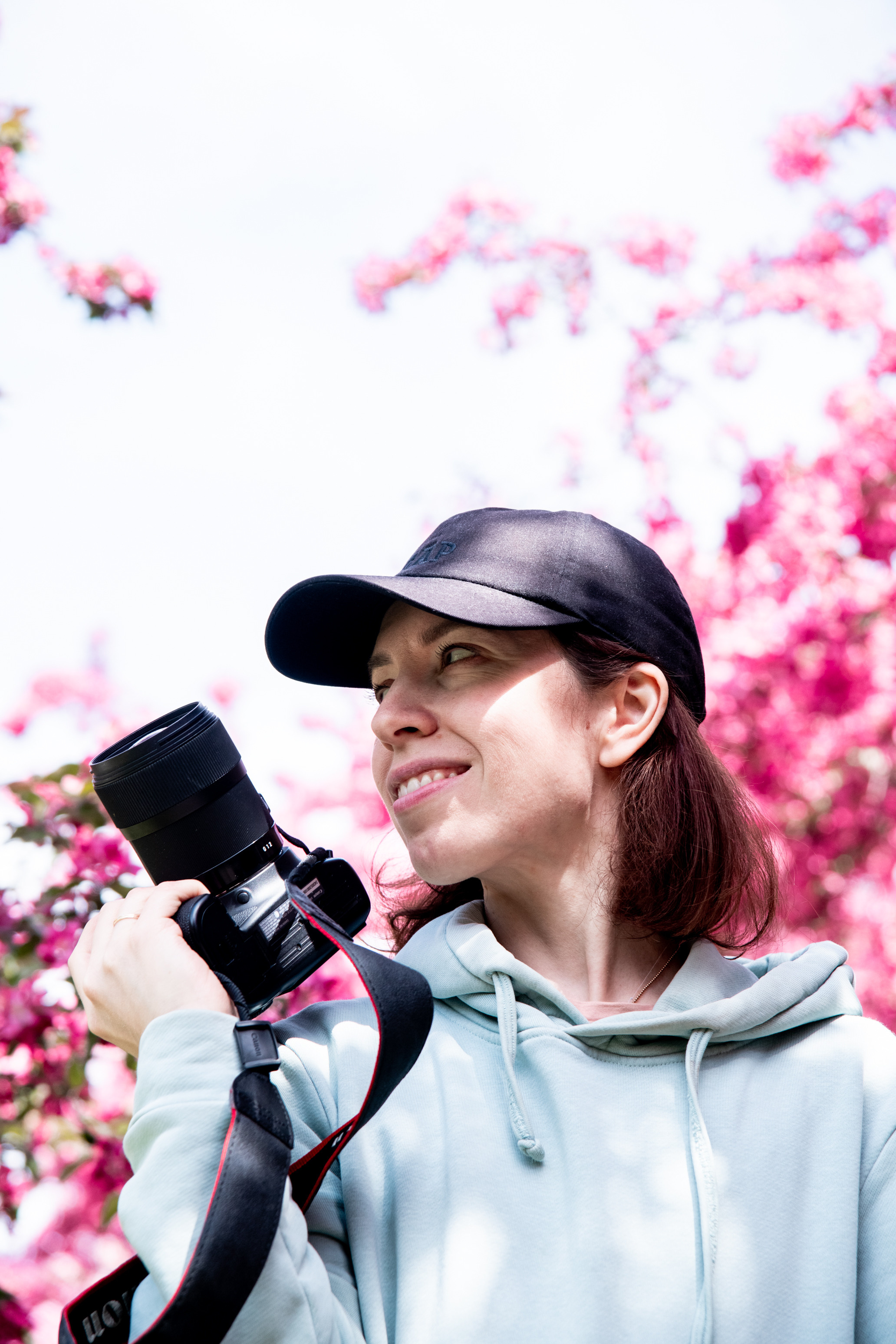 Лиза и Вера в розовом цветении. Фотограф в Москве и Московской области