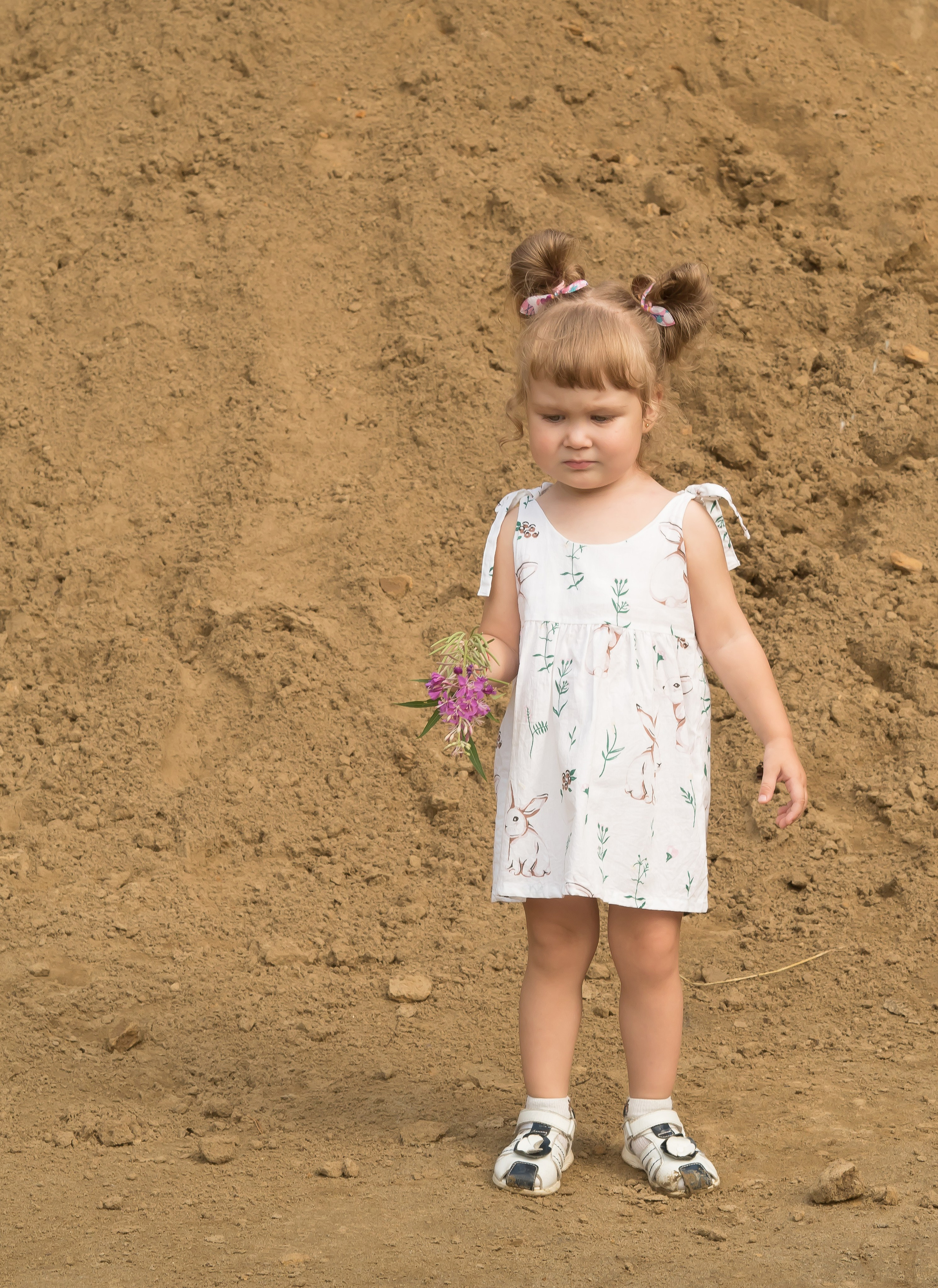 С подружкой в деревушке. Семейный детский фотограф в Красноярске Скачкова Юлия