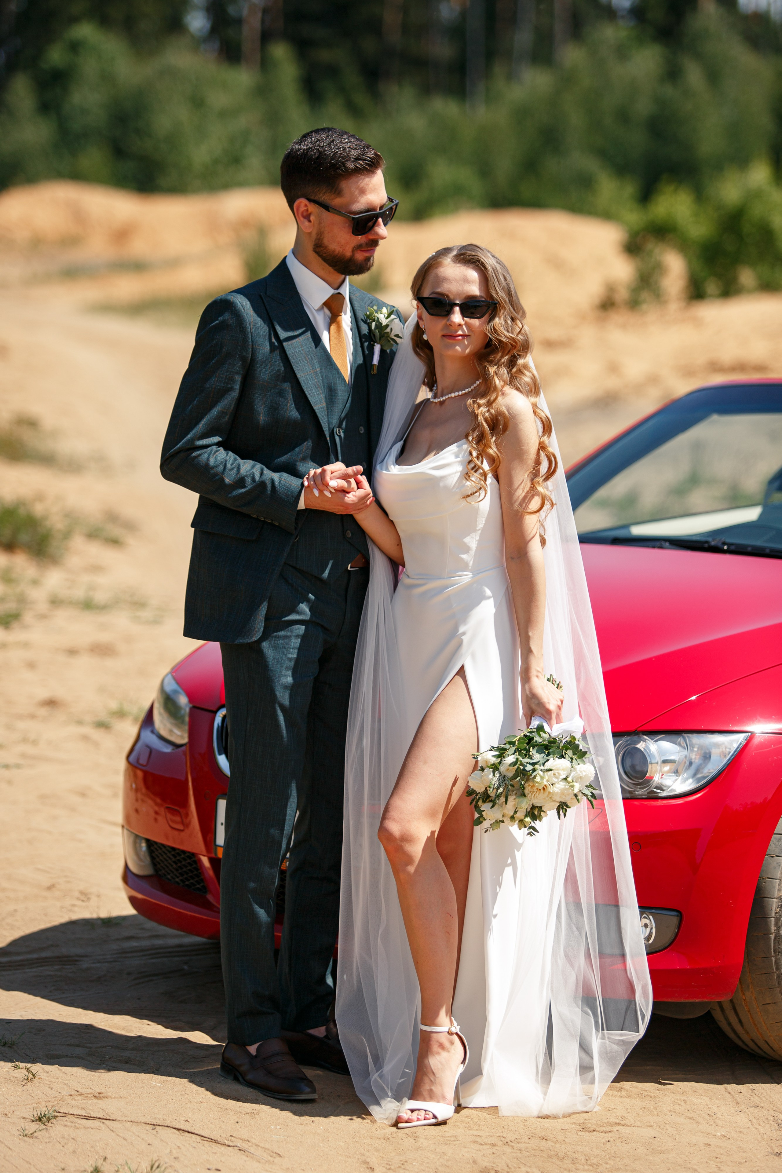 Свадебная фотосессия с кабриолетом и в загородном клубе Artiland. Свадебный фотограф Москва и МО Сергей Киржаев