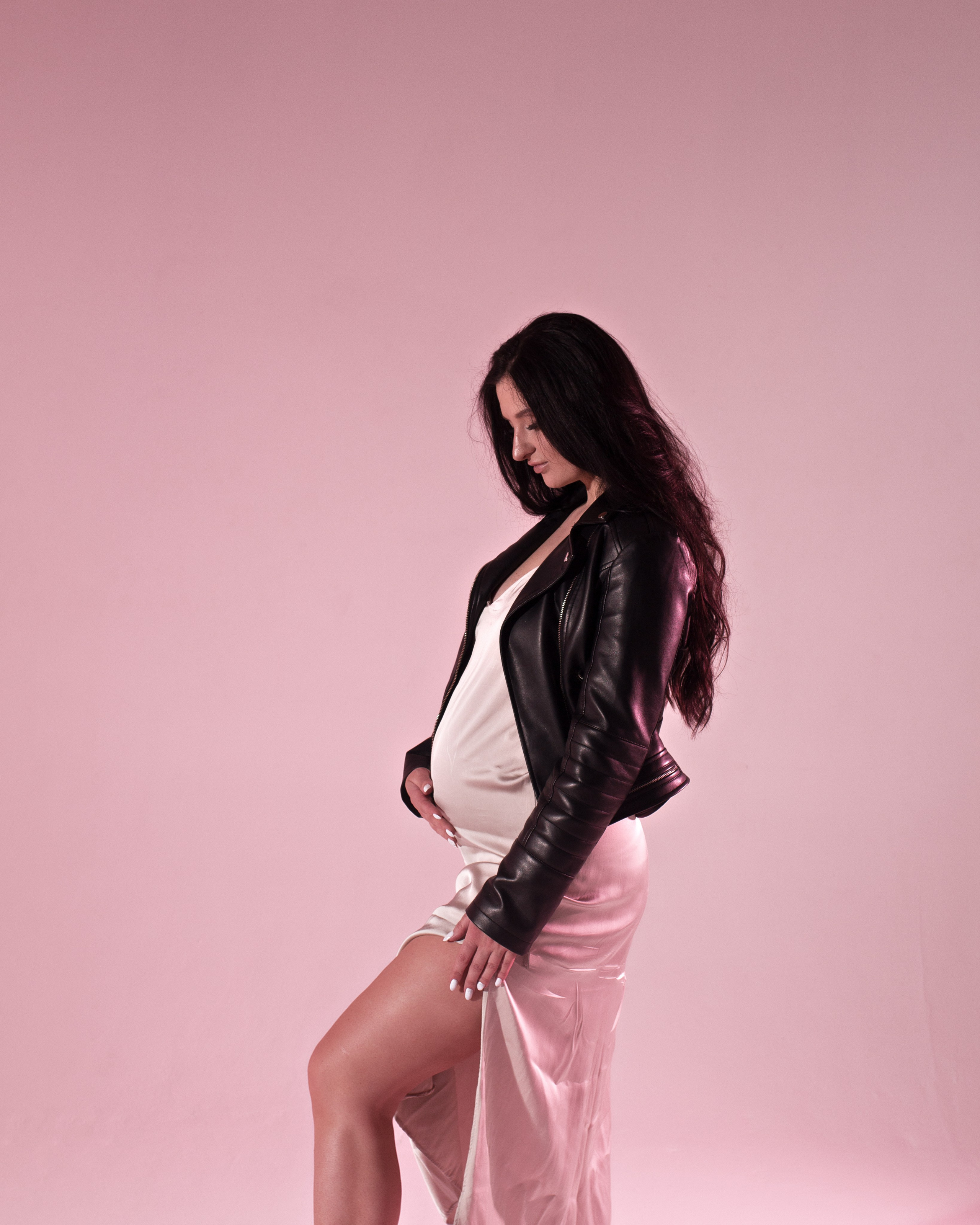 Фотосессия беременности в фотостудии. Профессиональный фотограф в Москве