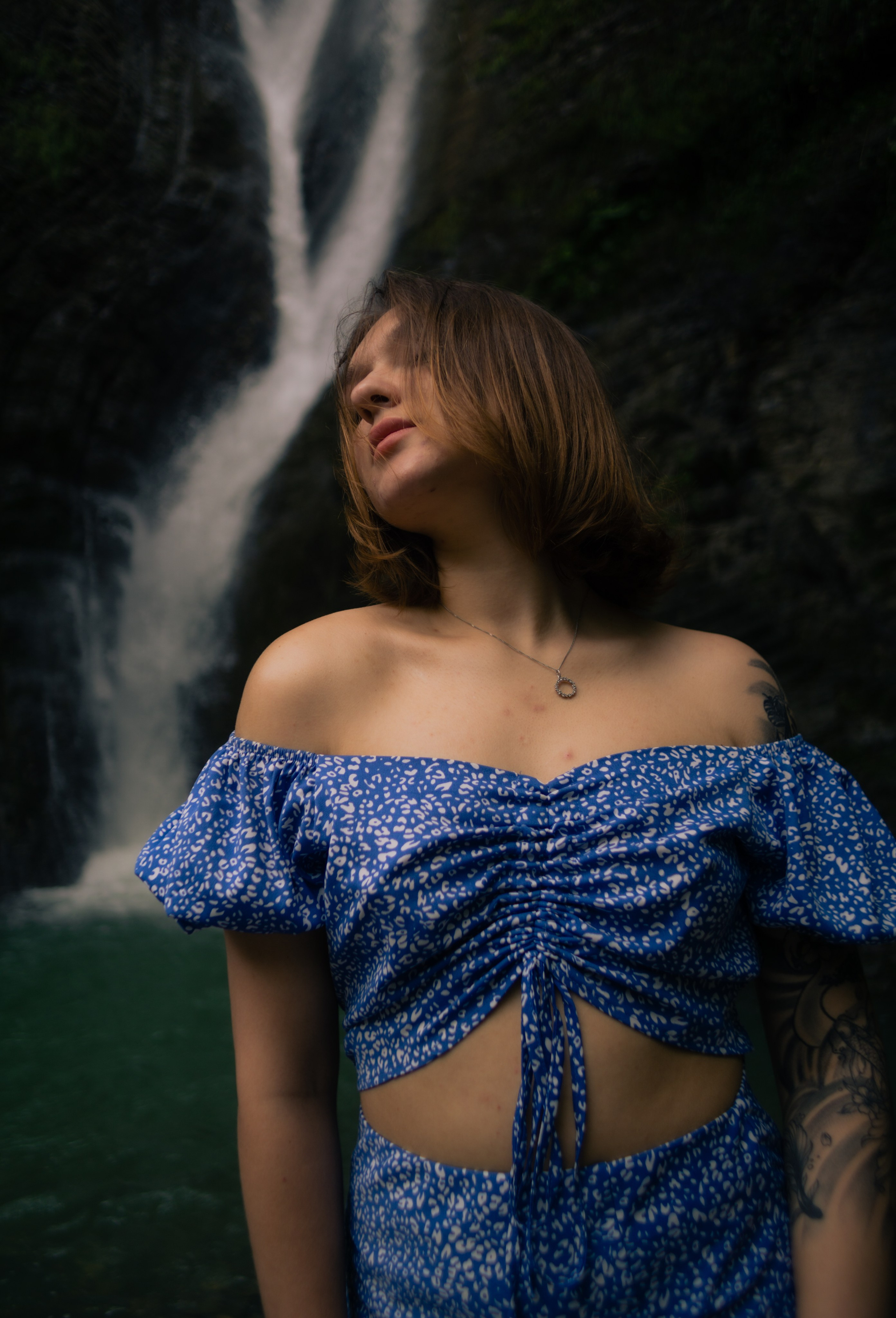 Алина на водопаде. Главная