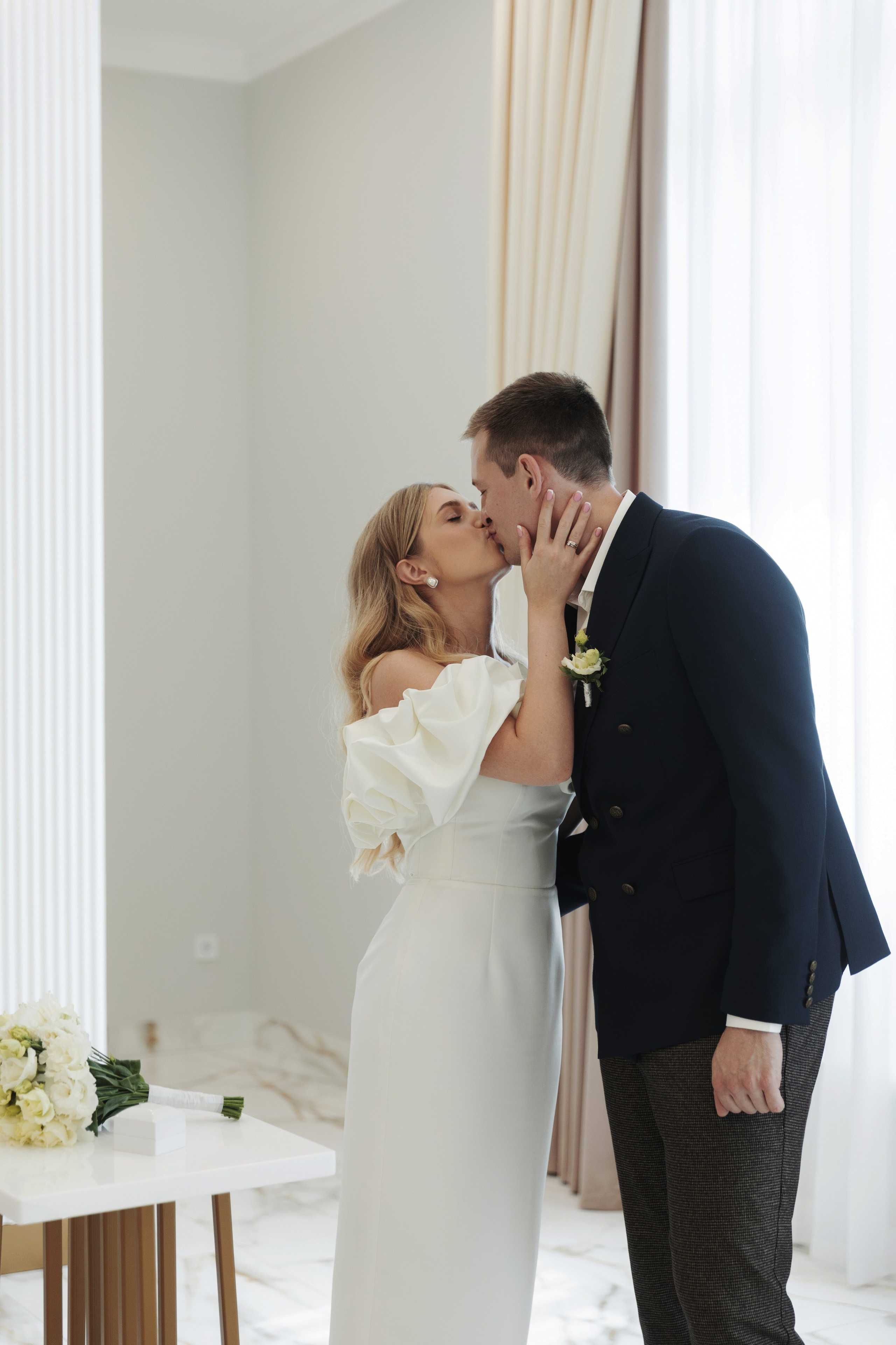 Свадебная фотосессия на Котельнической набережной и в парке Царицыно, Роспись в Шипиловском ЗАГСе. Свадебный фотограф Москва Анастасия Храмова