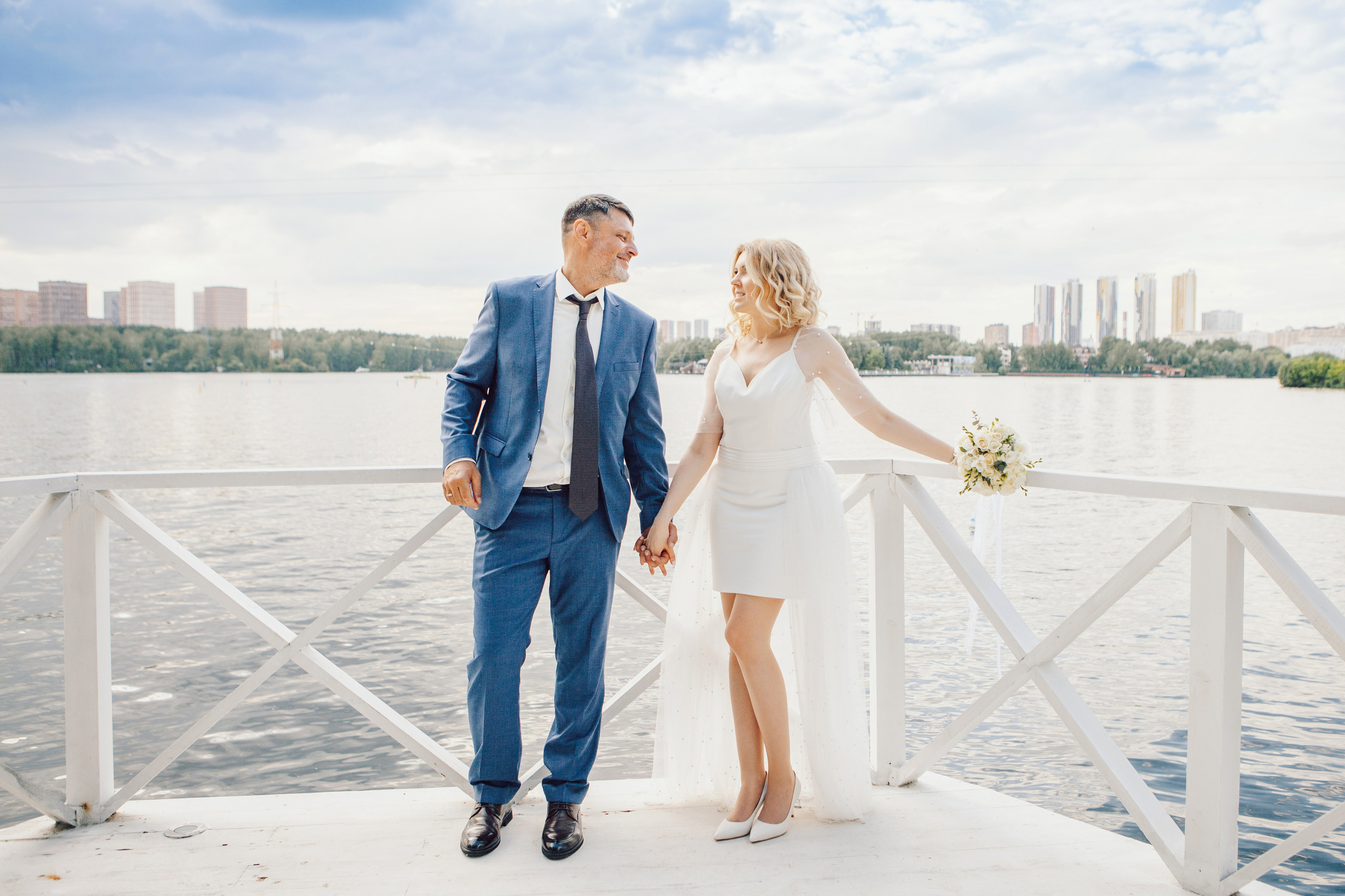 Фотосессия молодоженов на пляже Рублево. Фотограф Ольга Ефремова