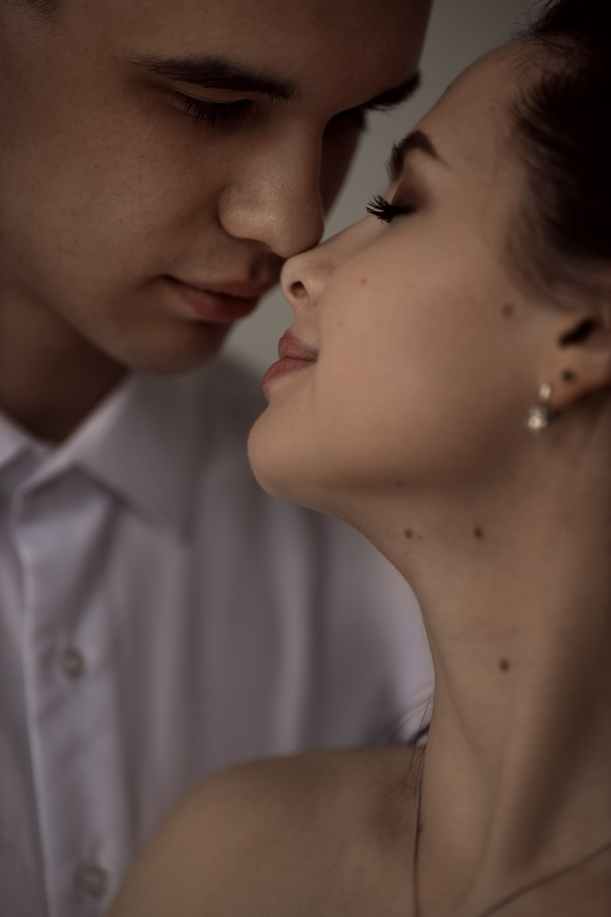 Стильная студийная фотосессия для влюбленных пар в Москве. Профессиональный фотограф в Москве. Елена Шуваева