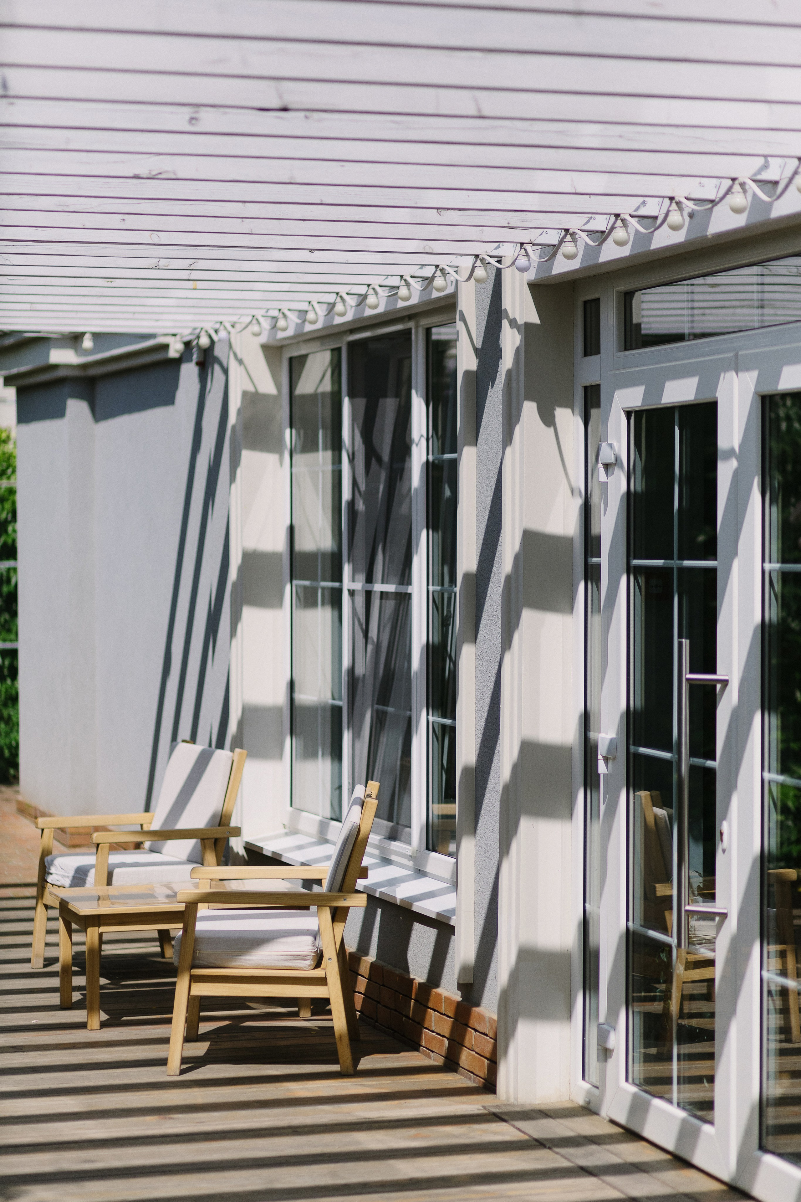 Привлекательный интерьер гостиницы 'Ида' в Таганроге: уютные номера, стильный дизайн и комфортная обстановка для отдыха и проживания.