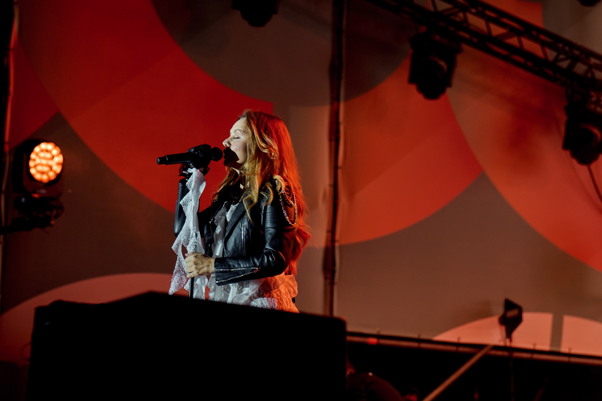 Муссоны + Концерт Максим. Профессиональный репортажный фотограф Инесса Иминова