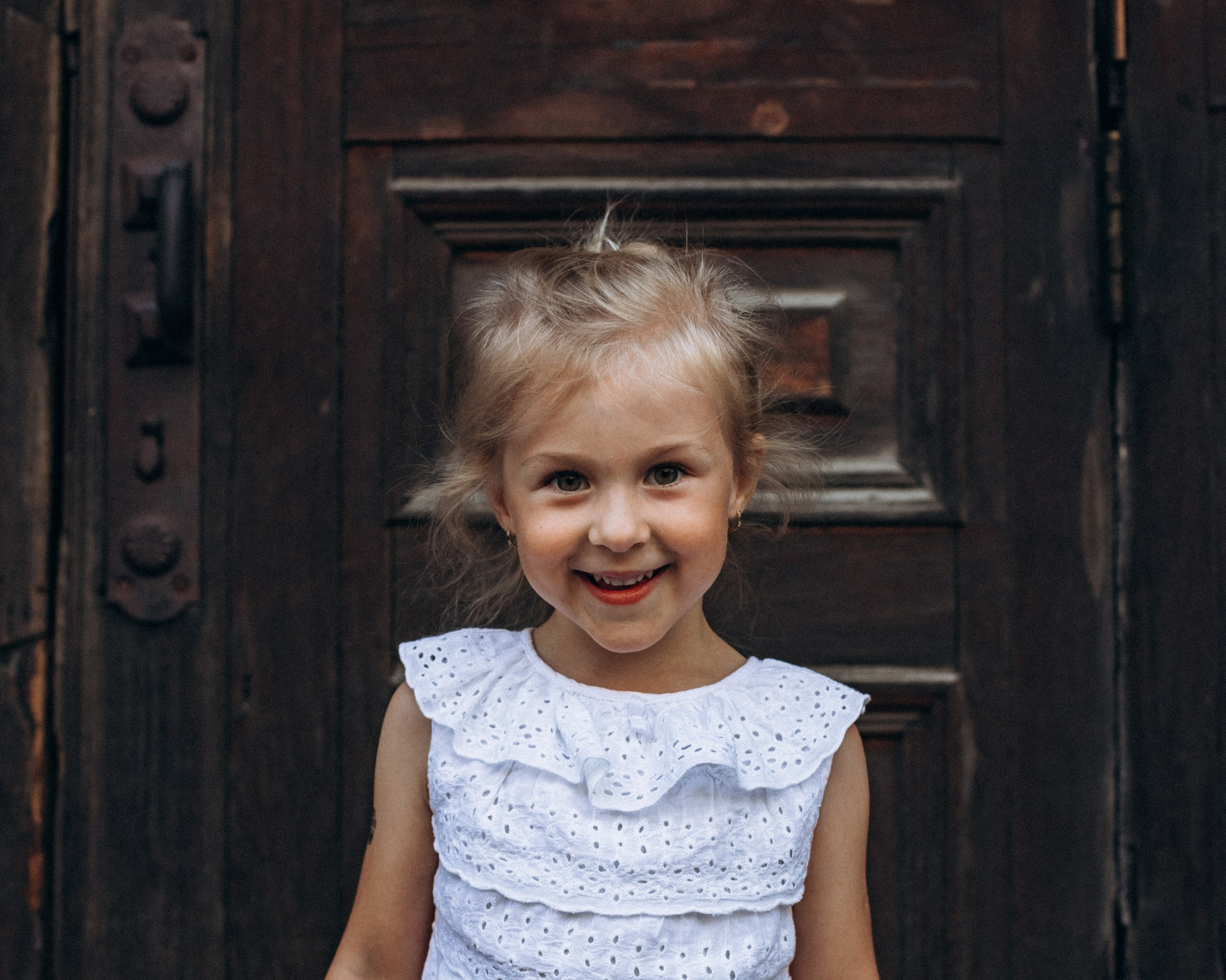 Дарья с семьей в июне. Фотопрогулка в Петербурге. Индивидуальный и семейный фотограф в Санкт-Петербурге