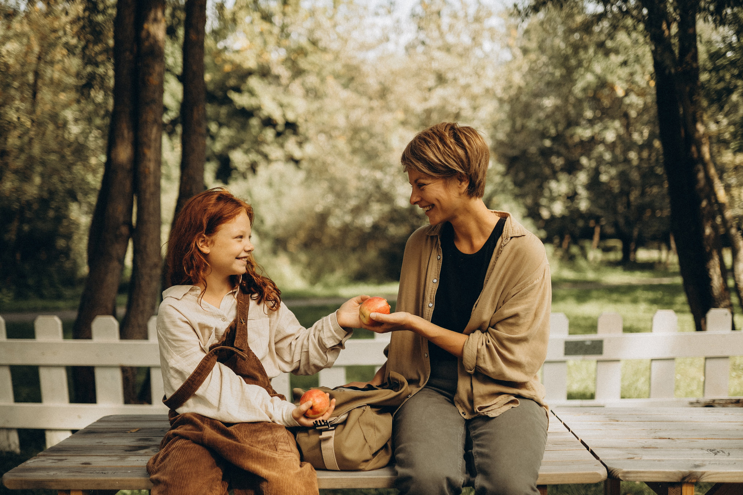 Дина и Миа в огороде. Семейный и детский фотограф в Москве Анастасия Меликова