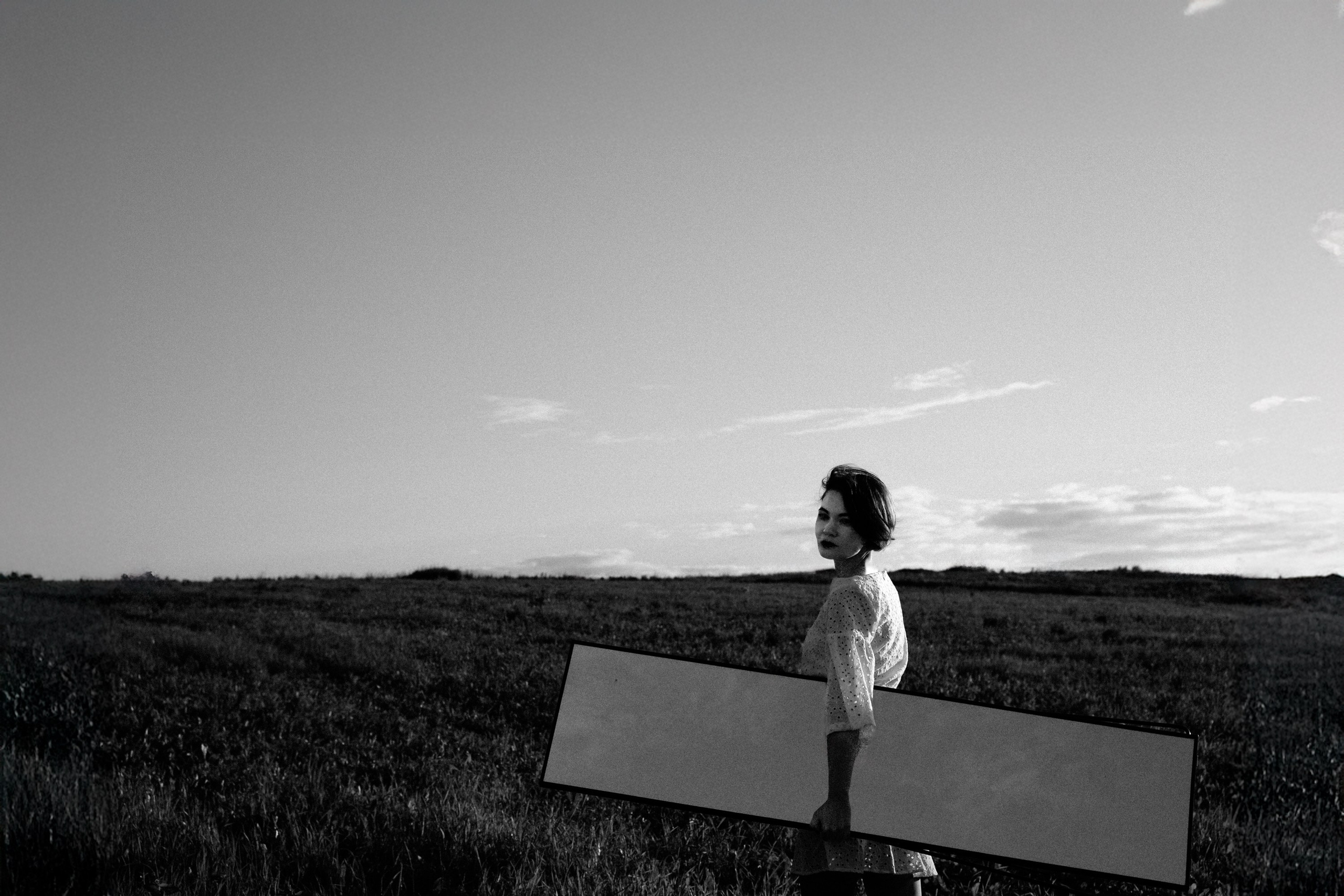 Девушка с зеркалом