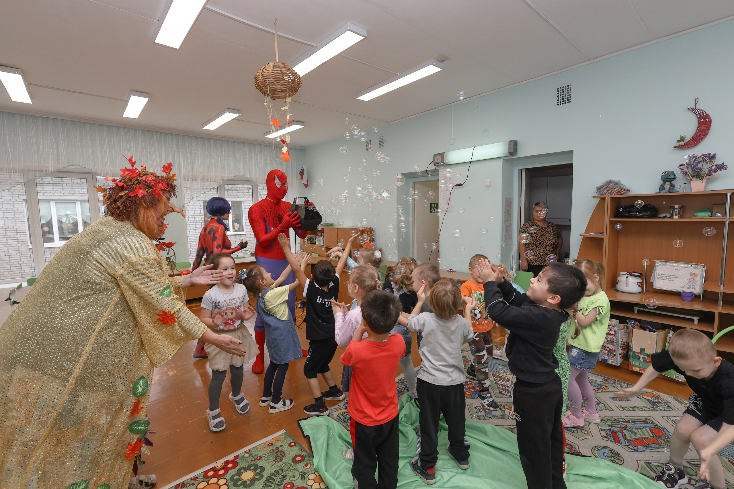 Детский день рождения с Человеком-пауком и Леди Баг