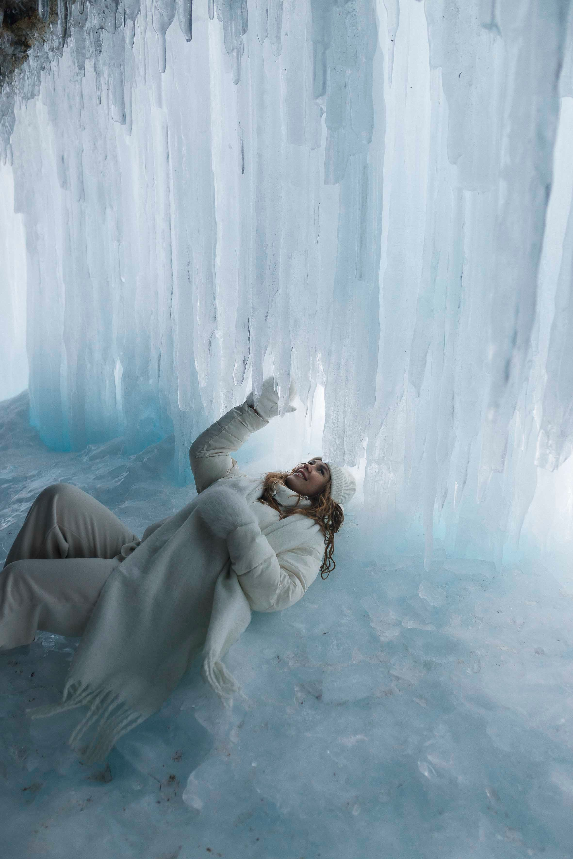 Весь день на льду. Фотограф Ольхон, Регина