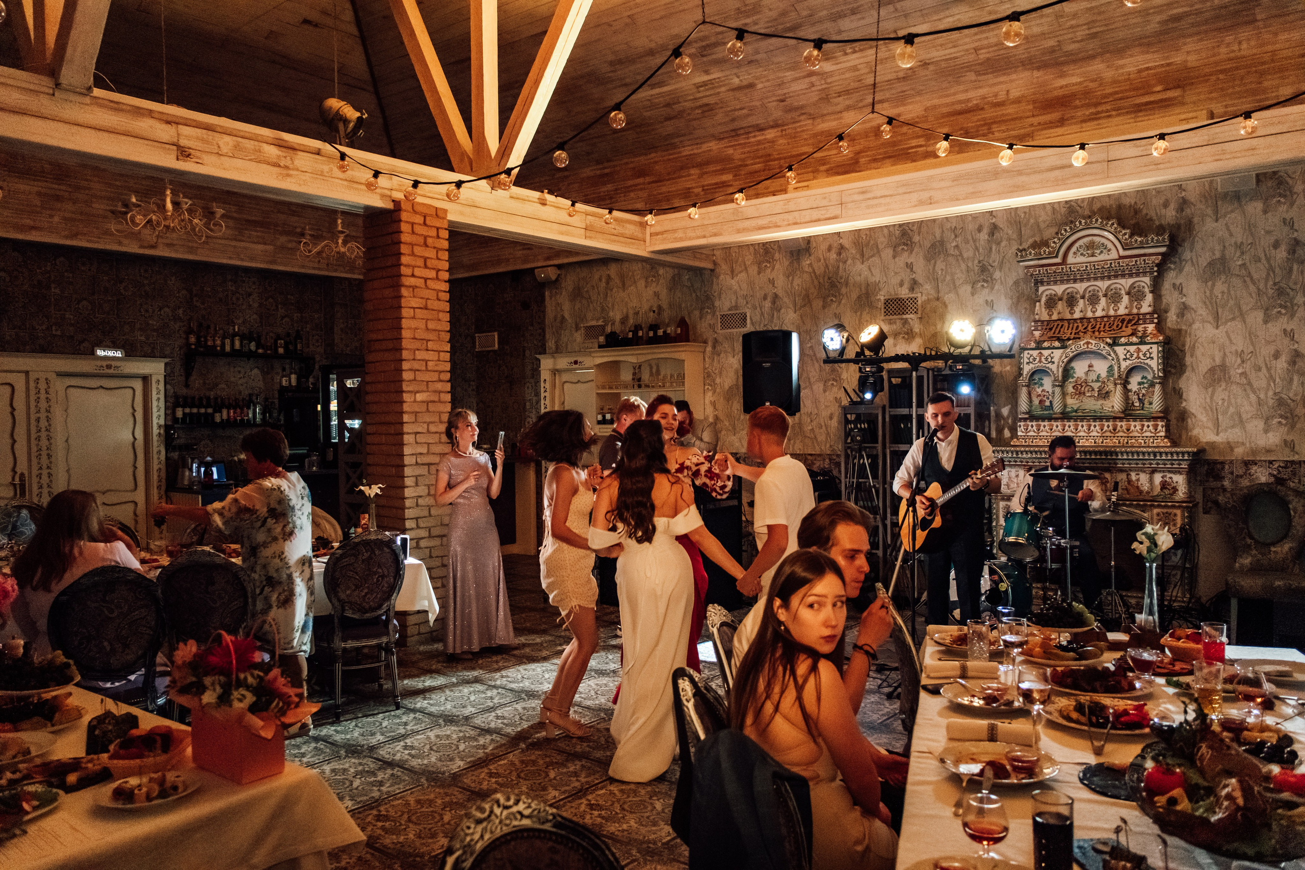 Сергей и Олеся. Фотограф и видеограф в Тюмени Анна Жагорина, ваши фото еще не отдавали так быстро!