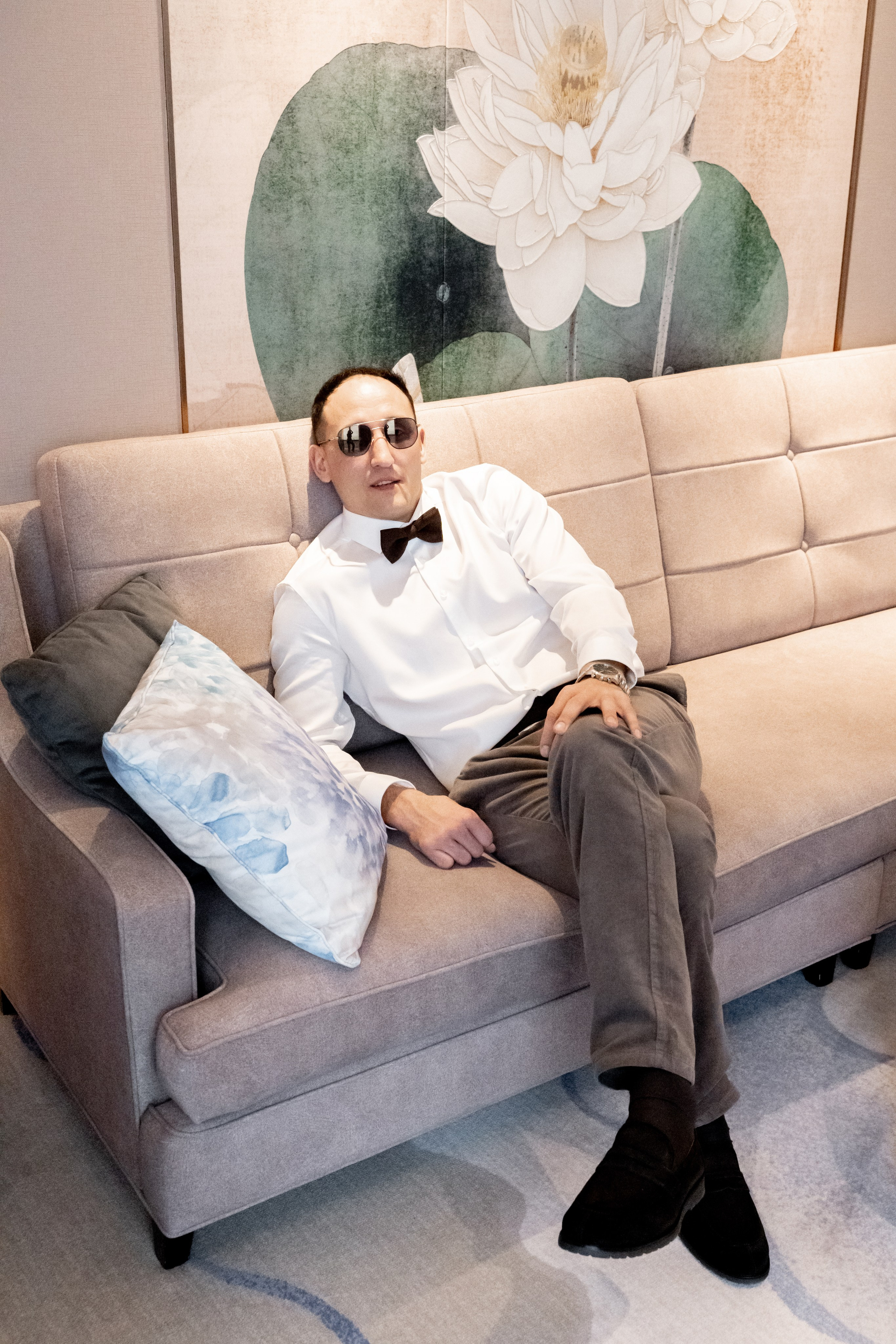 Свадебный фотограф в Москве. Свадебный фотограф Видное, Бутово, Домодедово, Щербинка, Царицыно. Свадебная фотосессия и сборы невесты в отеле Soluxe. Регистрация брака во дворце бракосочетания ВДНХ. Свадьба на ВДНХ. Свадебная фотосессия с ретро автомобилем Чайка. 