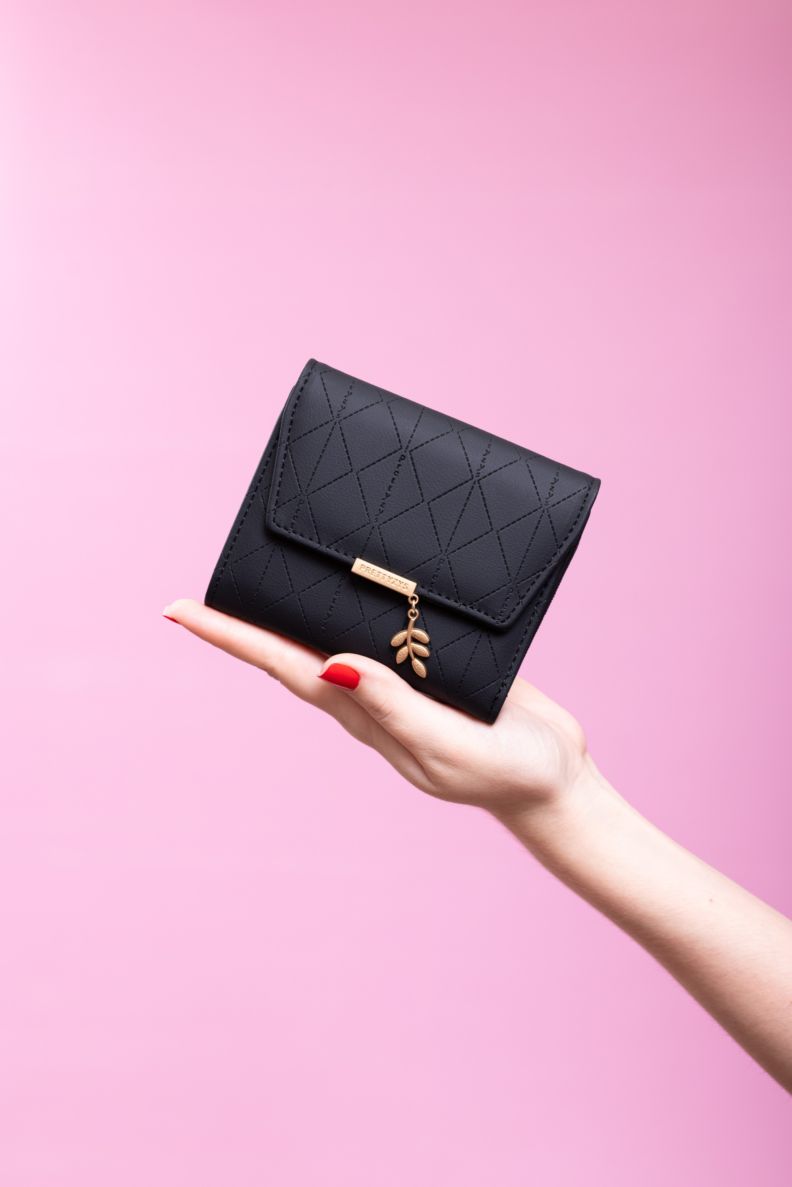 Кошельки. Предметный фотограф, фото для маркетплейсов Пятигорск, КМВ