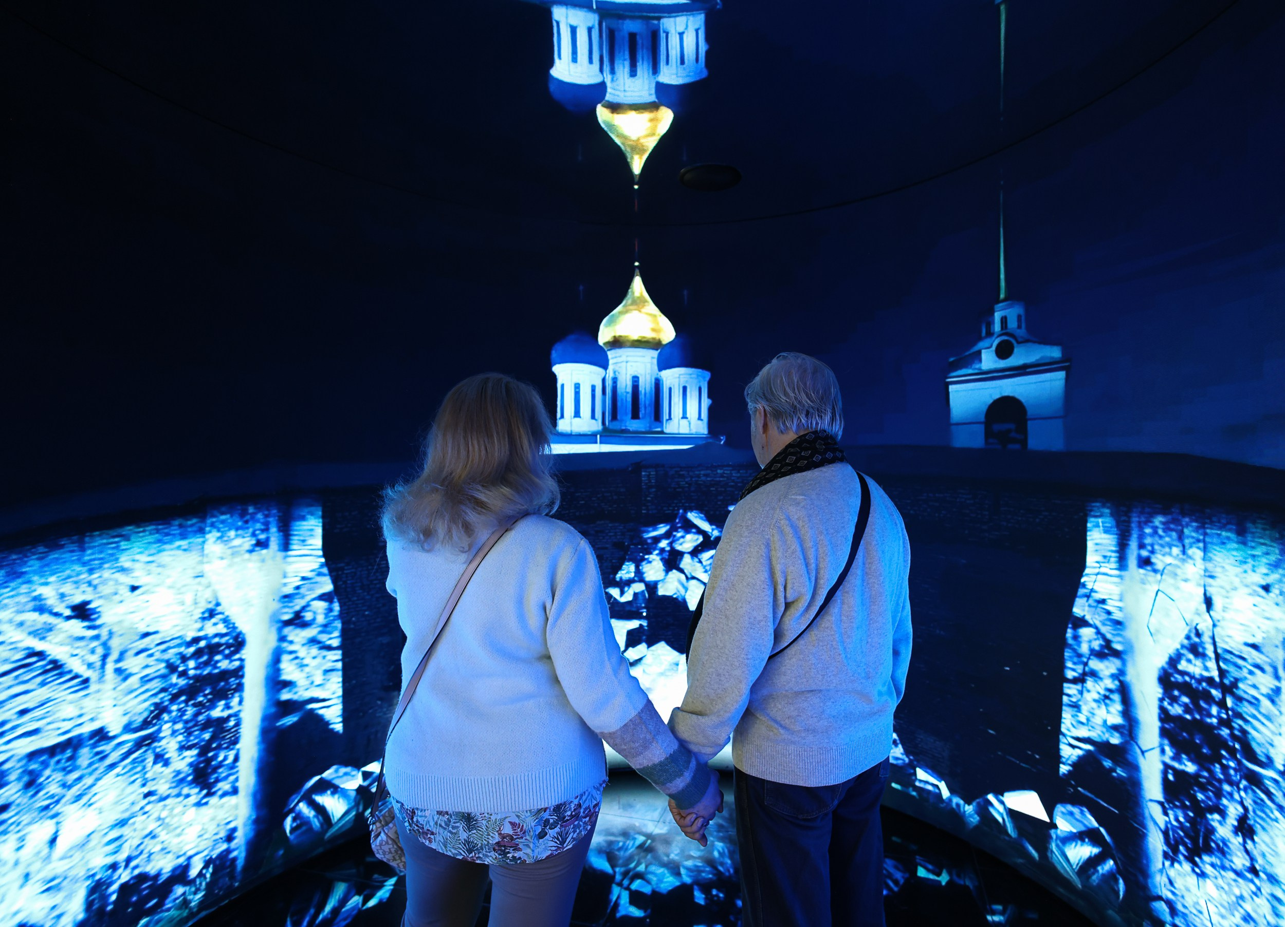 Выставка «Россия». Репортажный, архитектурный, театральный и файн-арт фотограф Лена Мельникова в Москве