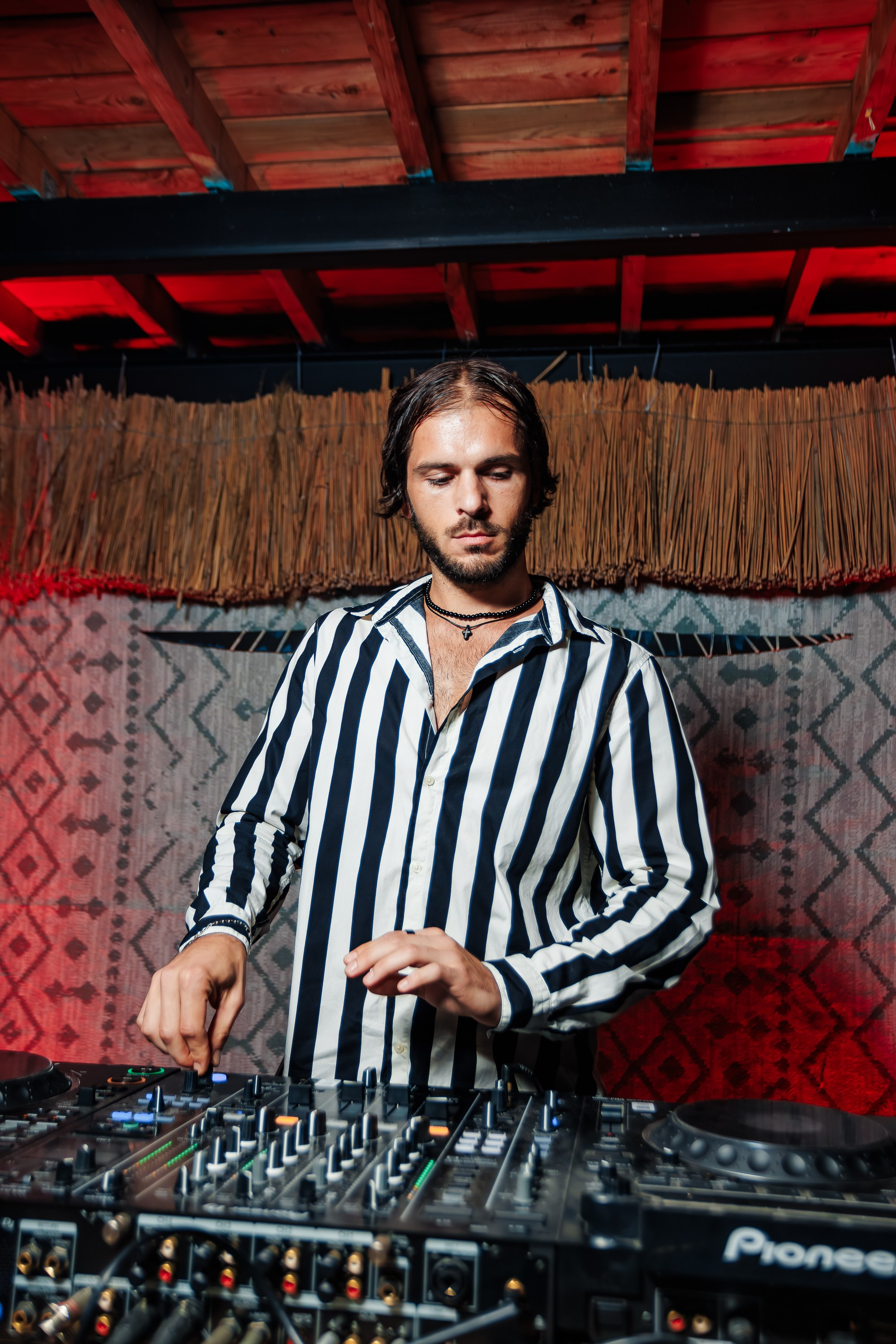 «LYRIQ"_Чайка на пляже_Ялта_15.08.2025 г. Аминов Руслан | Фотограф