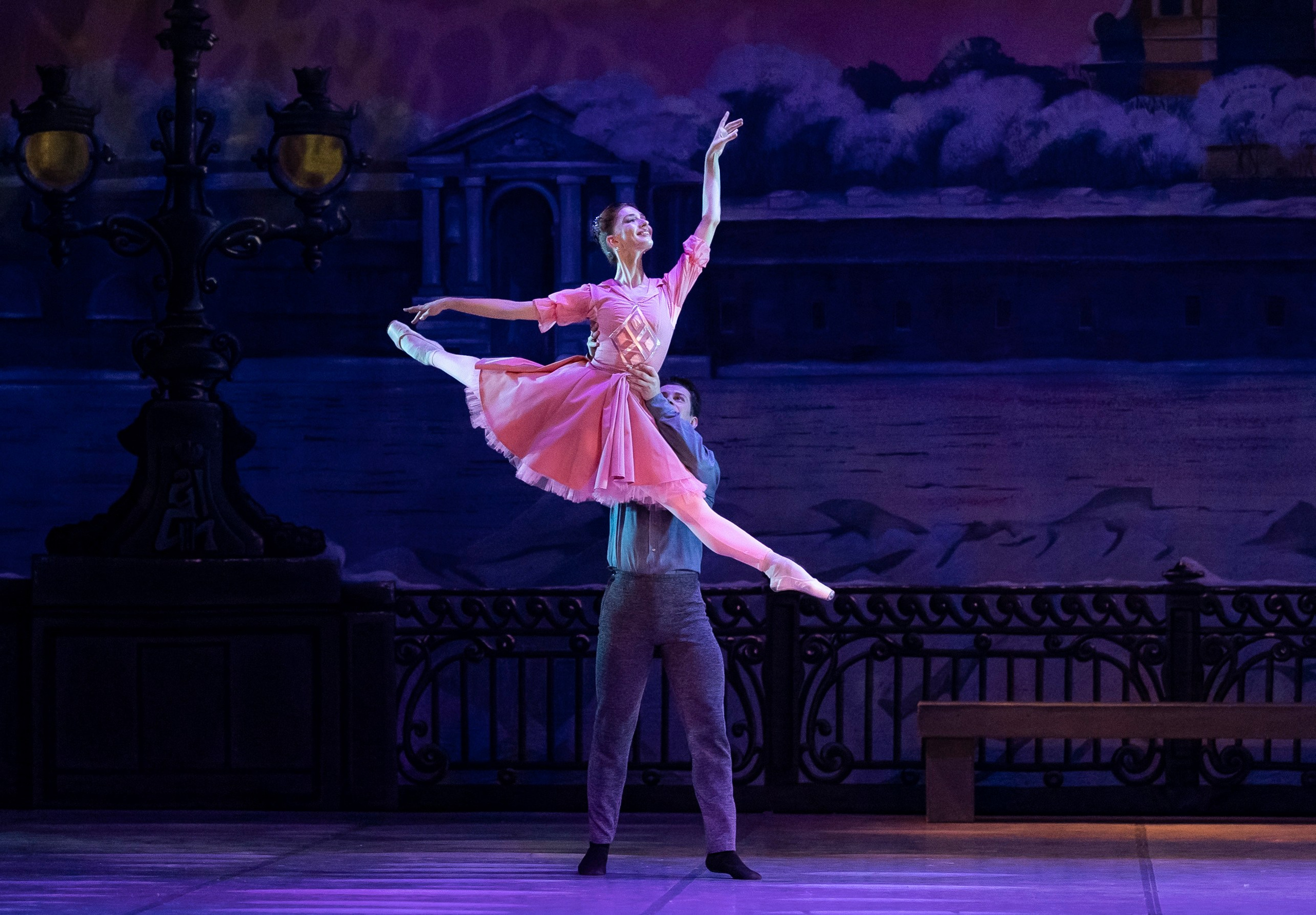 Продавец игрушек Воронежкского театра оперы и балета для Летних балетных сезонов. Балетный фотограф Москва Майоров Николай