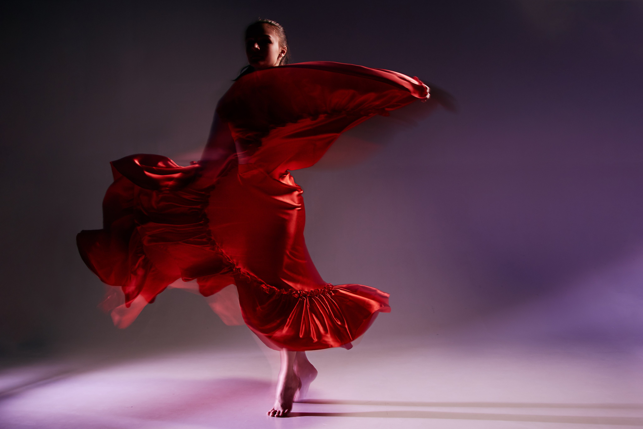 Танец. Съемка со смешанным светом. Ольга Чёкотова (Фотограф Кострома)