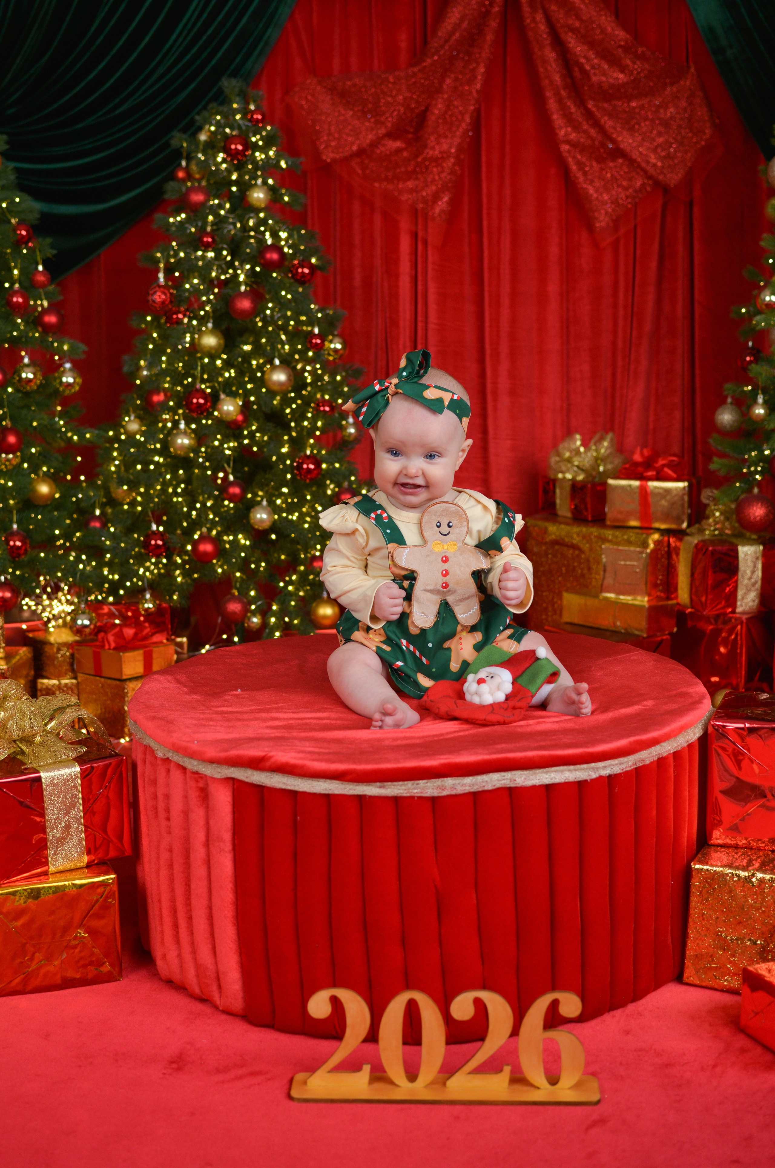 Анонс первых новогодних кадров 2026 для семьи Афины. Фотограф новорожденных Краснодар Малышенко Надежда