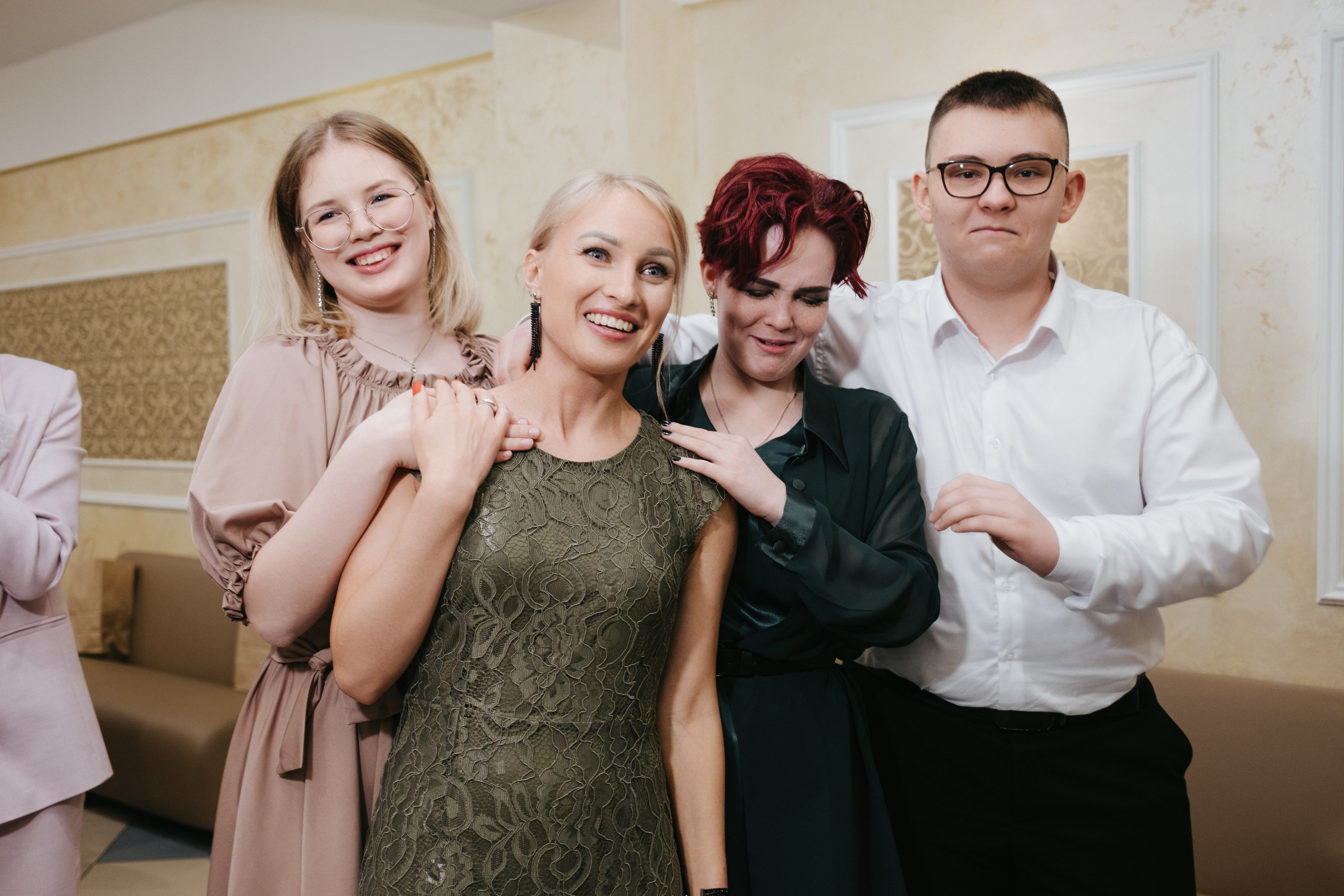 Выпускной 11 класс школы № 30. Свадебный и репортажной фотограф Денис Ожигин в Краснодаре и Краснодарском крае