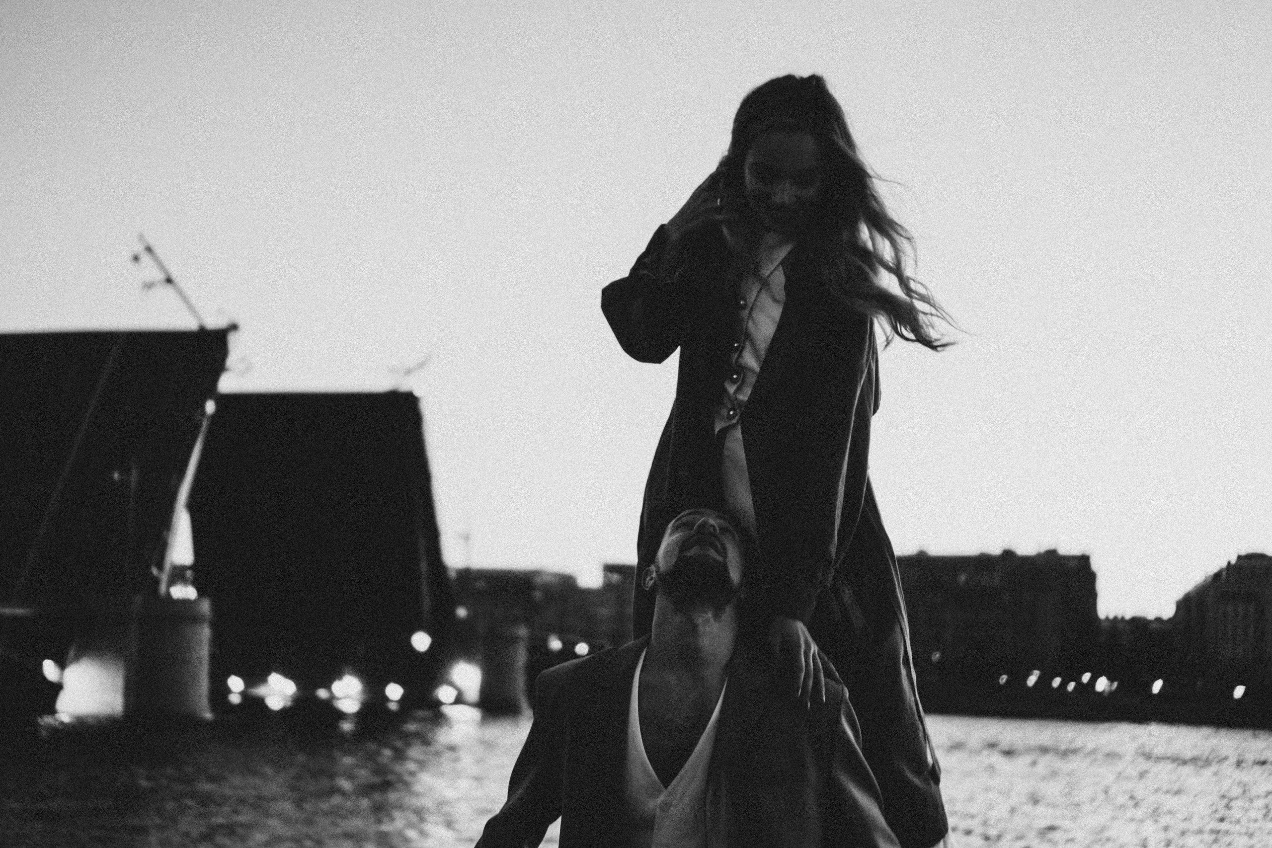 СВАДЕБНАЯ СЬЕМКА ПАРЫ НА РАССВЕТЕ В БЕЛЫЕ НОЧИ И ПРОГУЛКА С РАЗВОДНЫМИ МОСТАМИ И ПИКНИК ВОЗЛЕ ИСАКИЕВСКОГО СОБОРА. Профессиональный фотограф, Санкт-Петербург — Виктория Богомолова