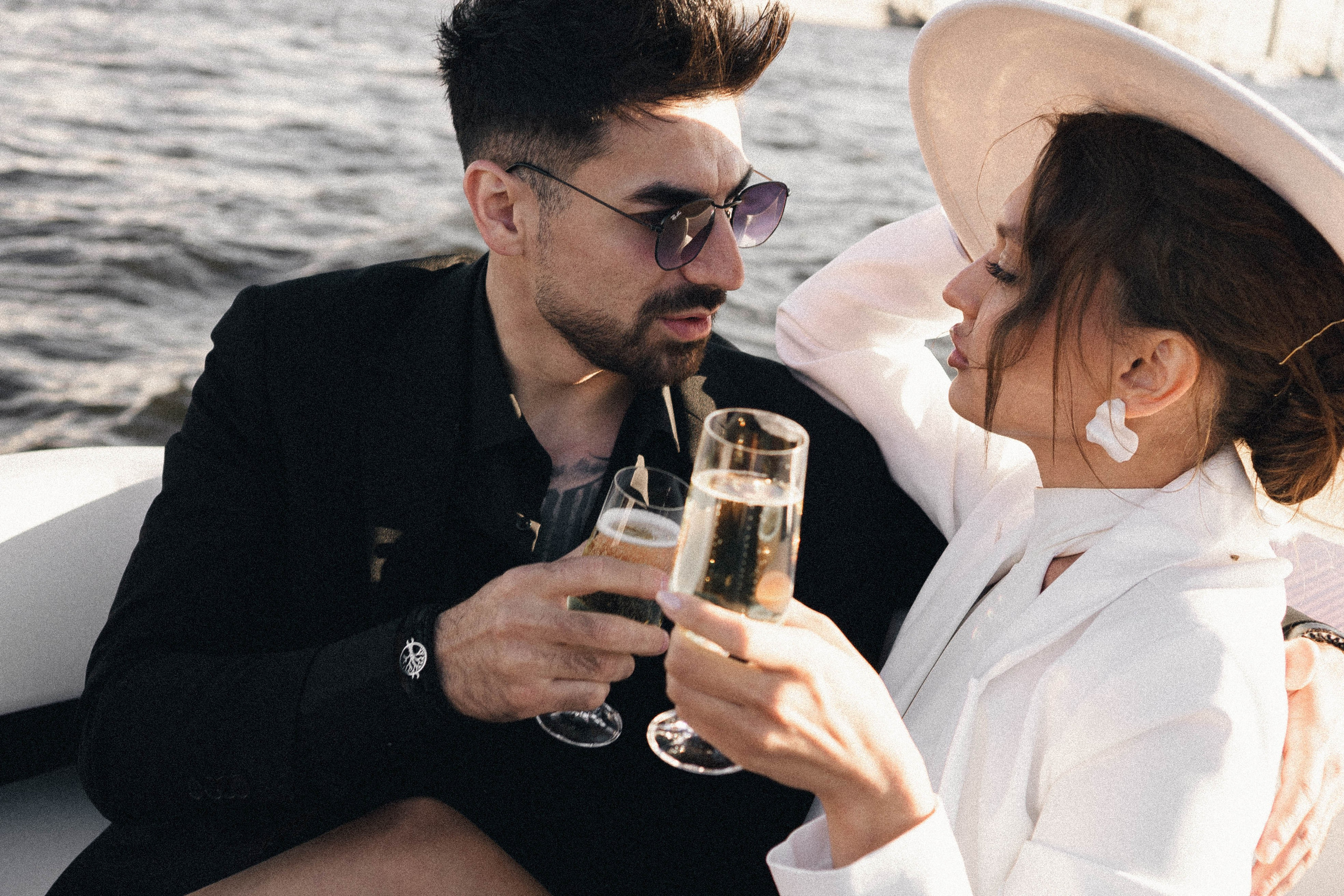 СВАДЕНБНАЯ СЬЕМКА НА КАТЕРЕ ПО КАНАЛАМ САНКТ-ПЕТЕРБУРГА И В АКВАТОРИИ НЕВЫ. Профессиональный фотограф, Санкт-Петербург — Виктория Богомолова