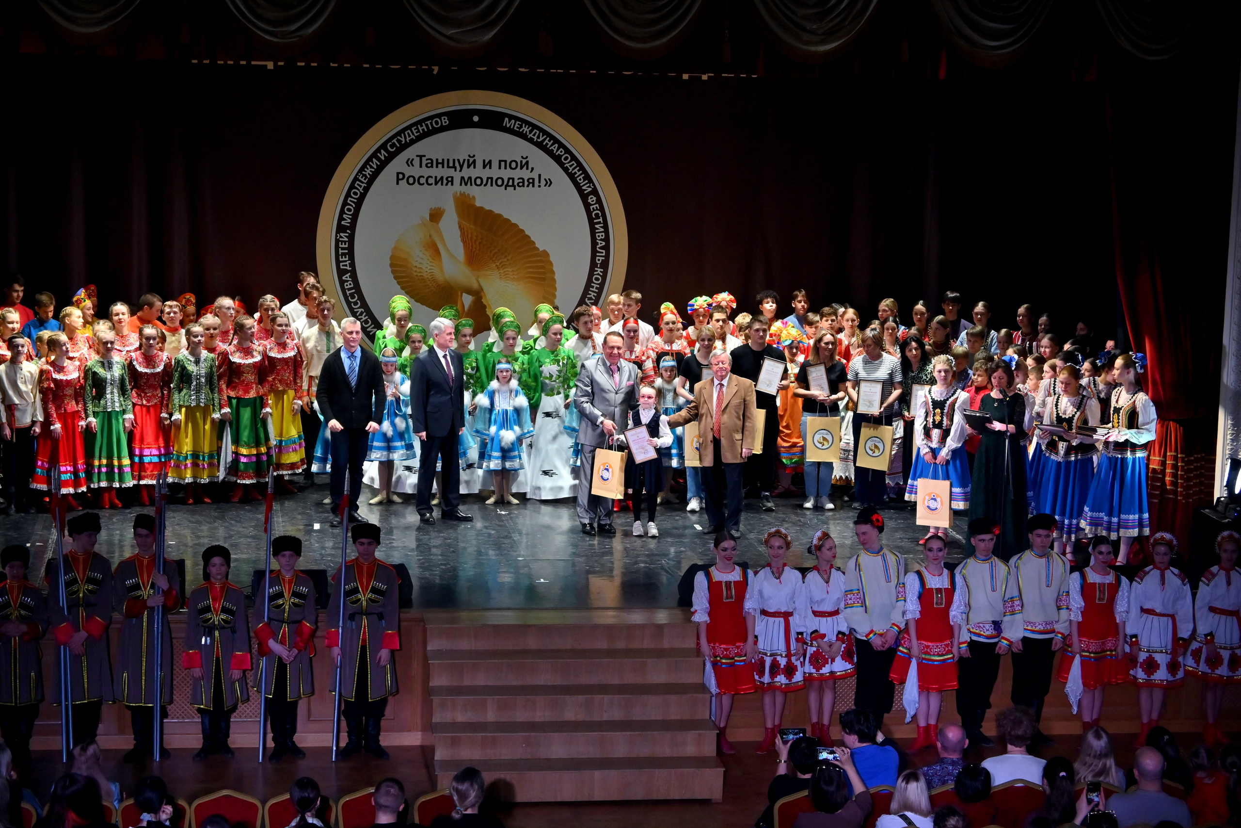 Гала-концерт. Танцуй и пой, Россия Молодая! 22.04.2024. Профессиональный фотограф в Москве Алёна Котова