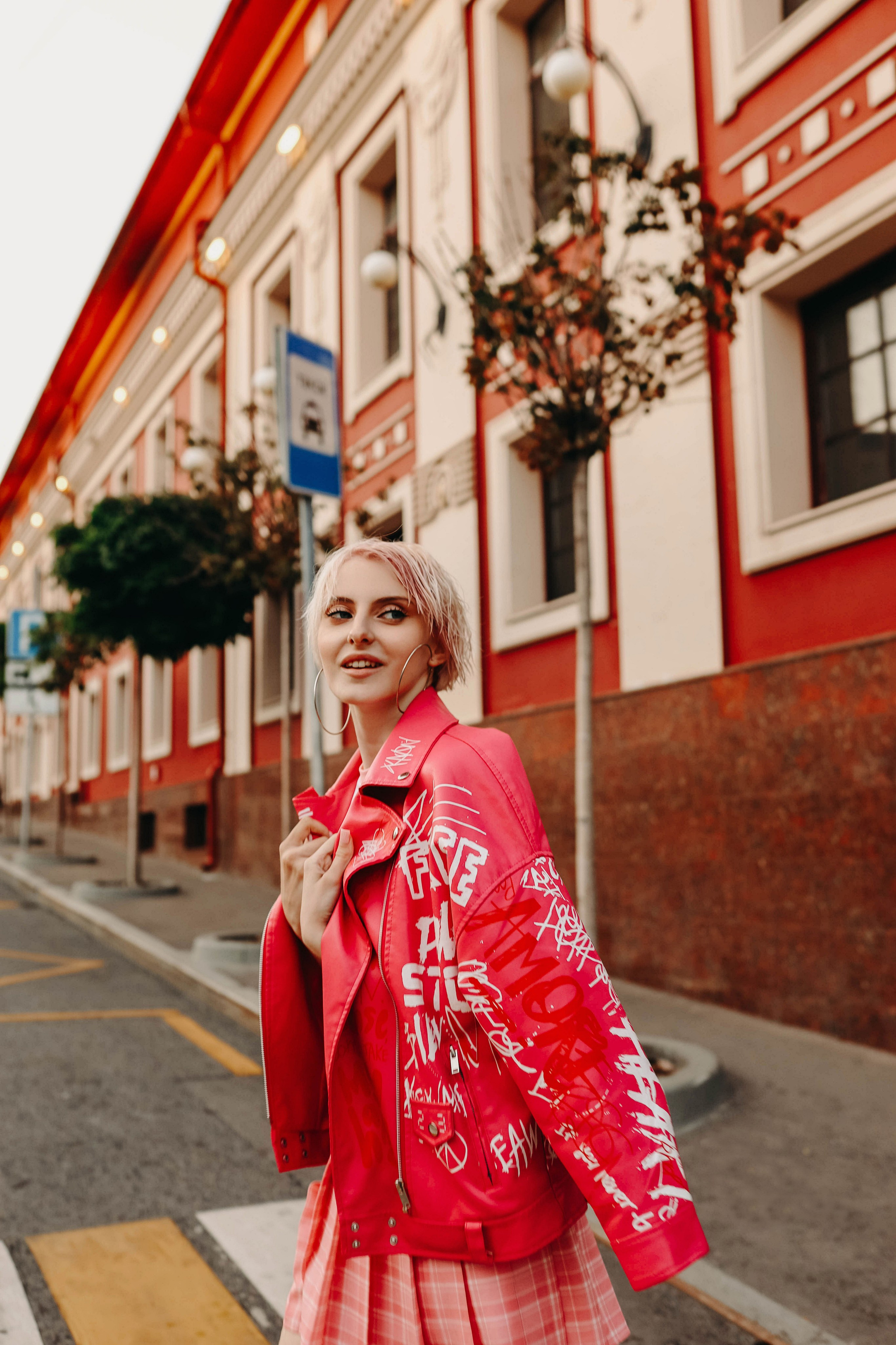 Женская летняя прогулочная фотосессия в Москве. Свадебный и семейный фотограф в Москве