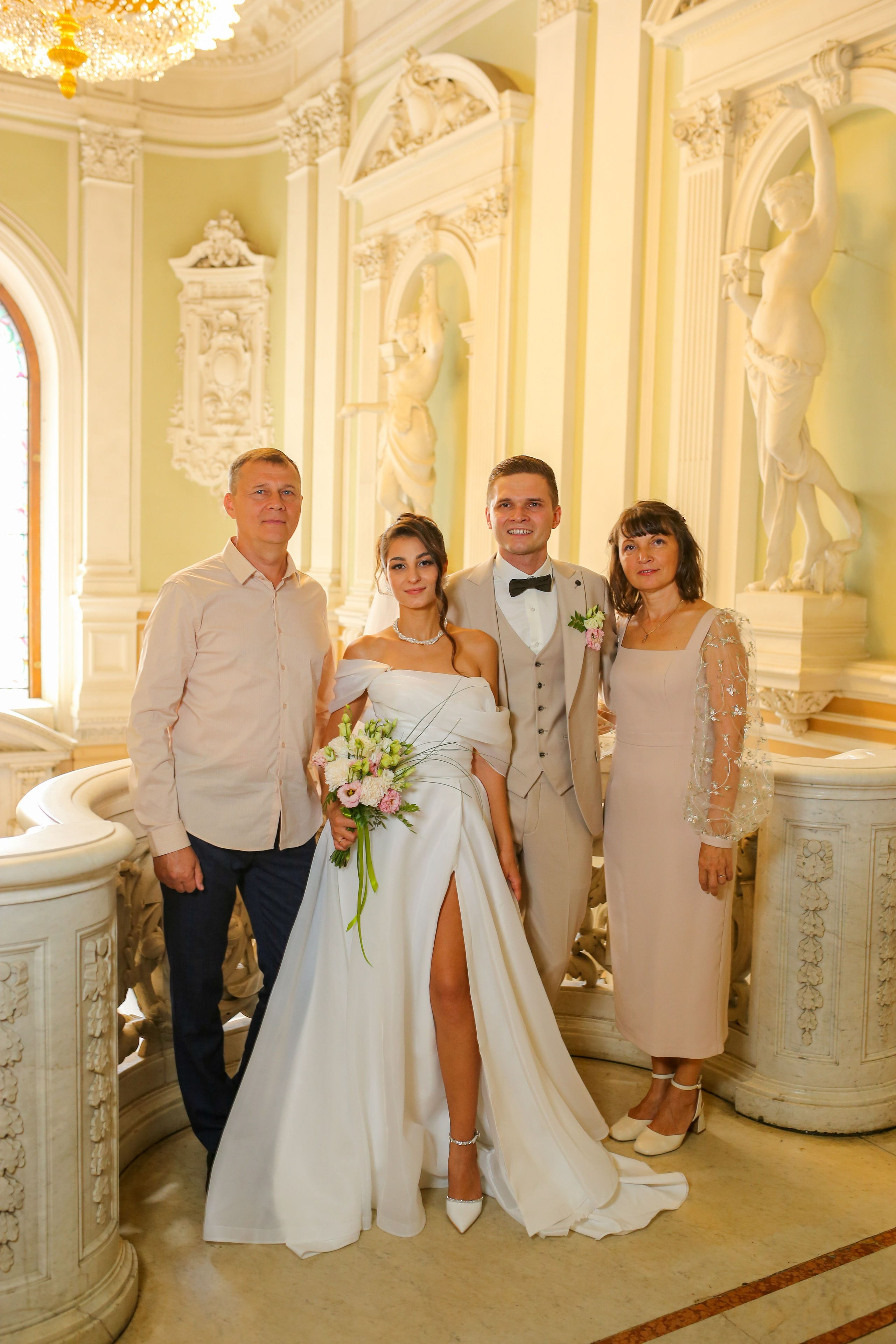 Классические кадры, во Дворце бракосочетания. Свадебный и Репортажный фотограф в Санкт-Петербурге