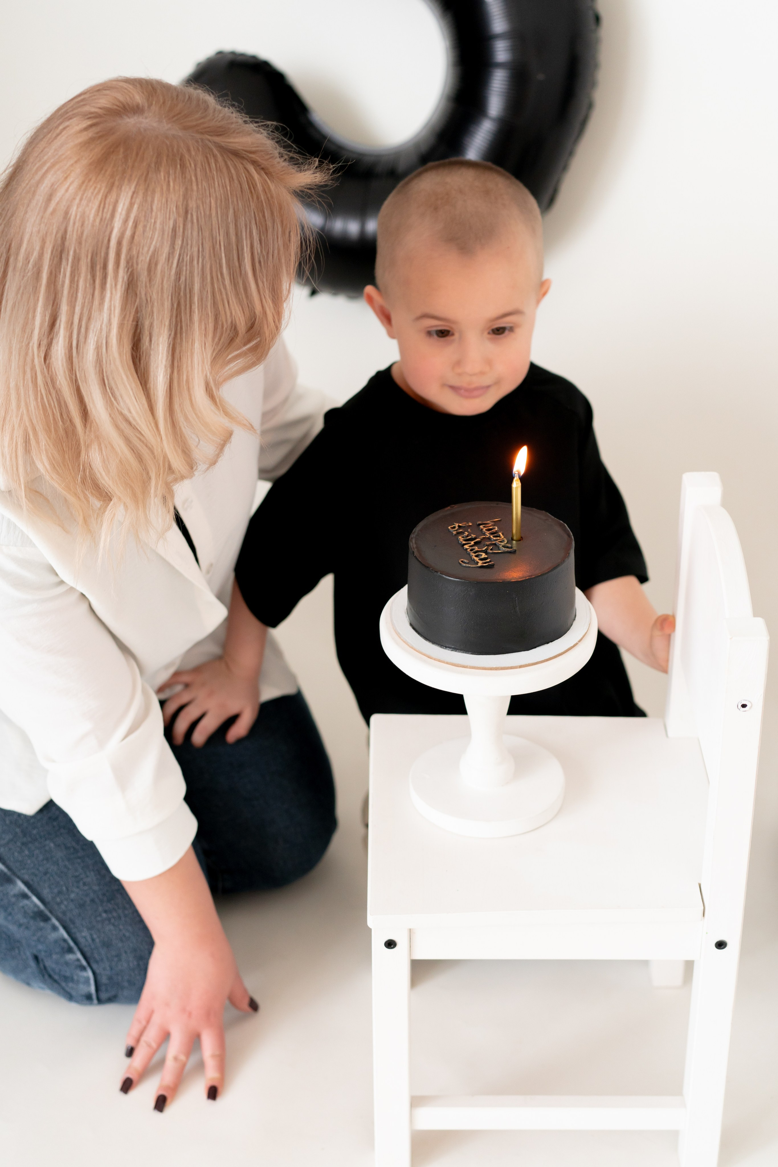 С Днём Рождения ребенка, портрет. Детская, семейная фотостудия в Санкт-Петербурге