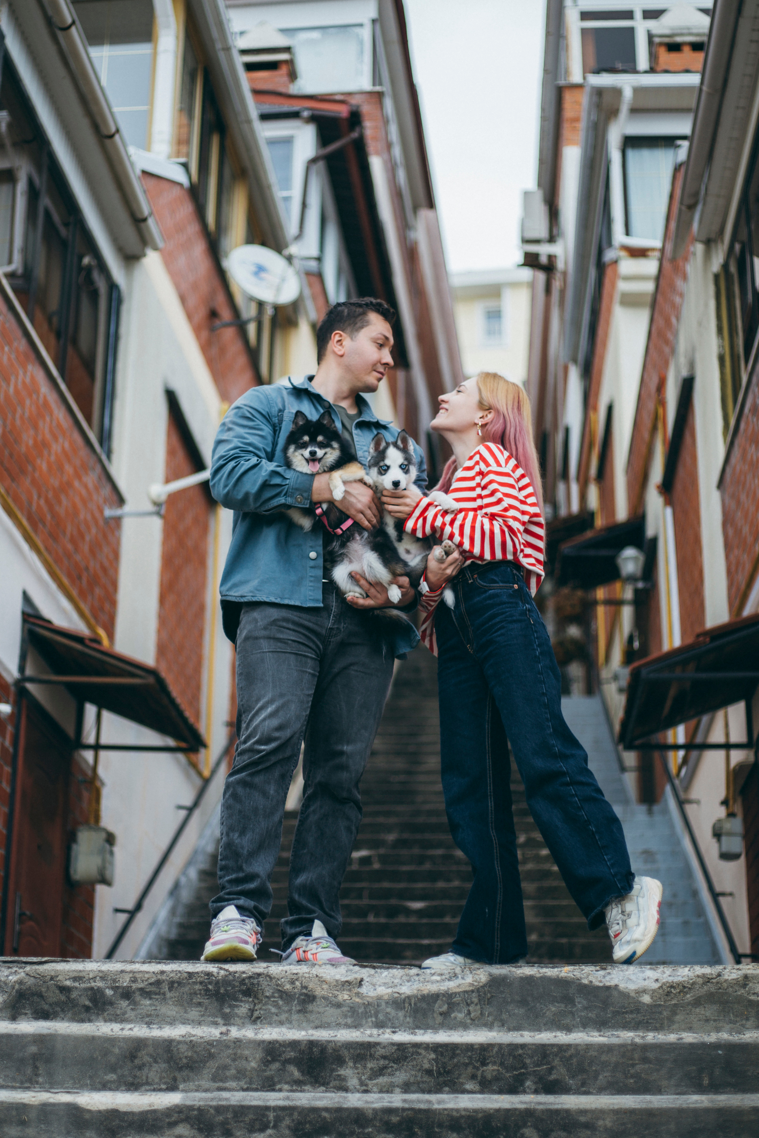 Анна с мужем и собаками @kosach_a. Семейный фотограф Валентина Качур в Сочи