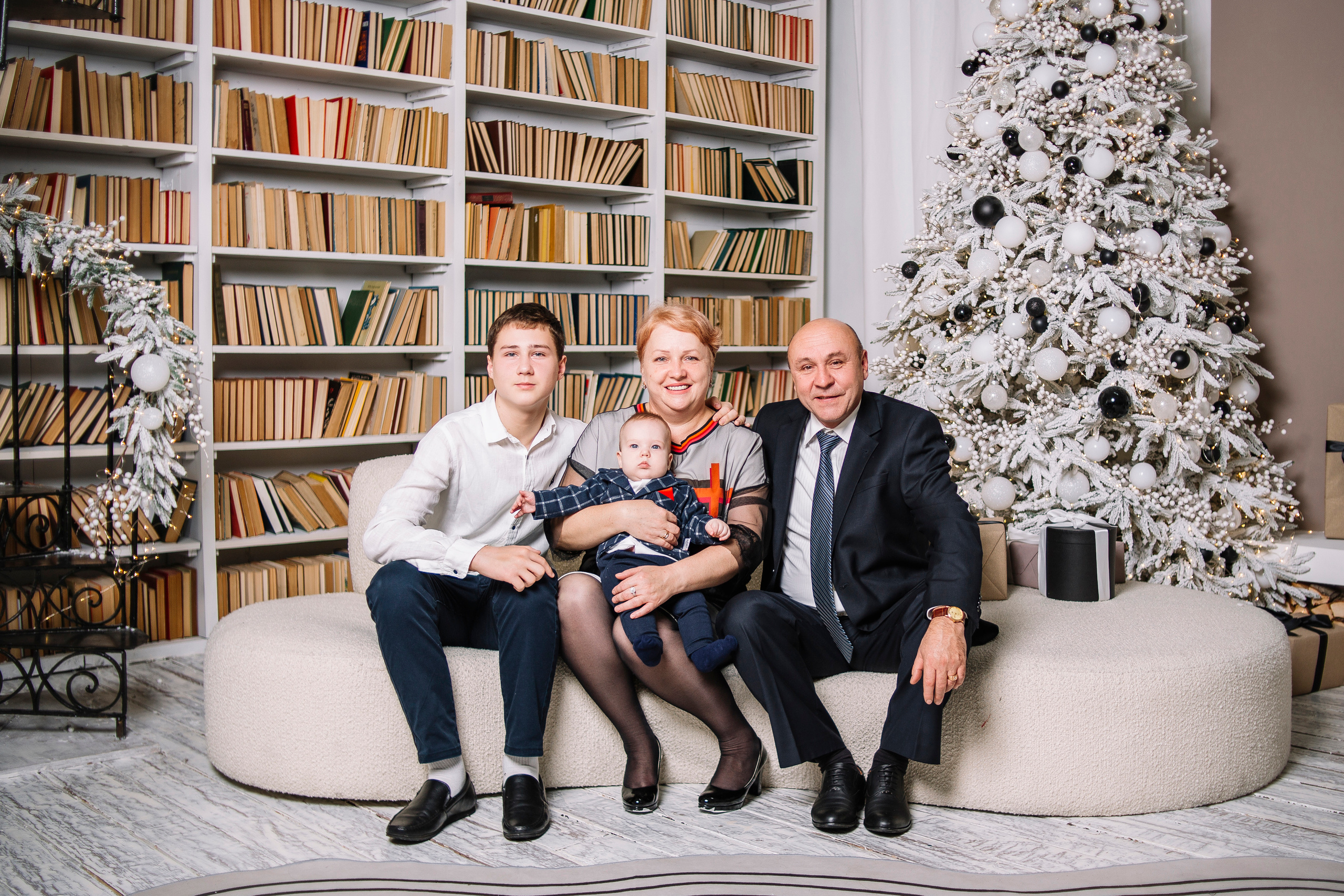 Новогодняя для семьи Юлии в фотостудии Воздух (ул.Мацестинская). Семейный фотограф Валентина Качур в Сочи