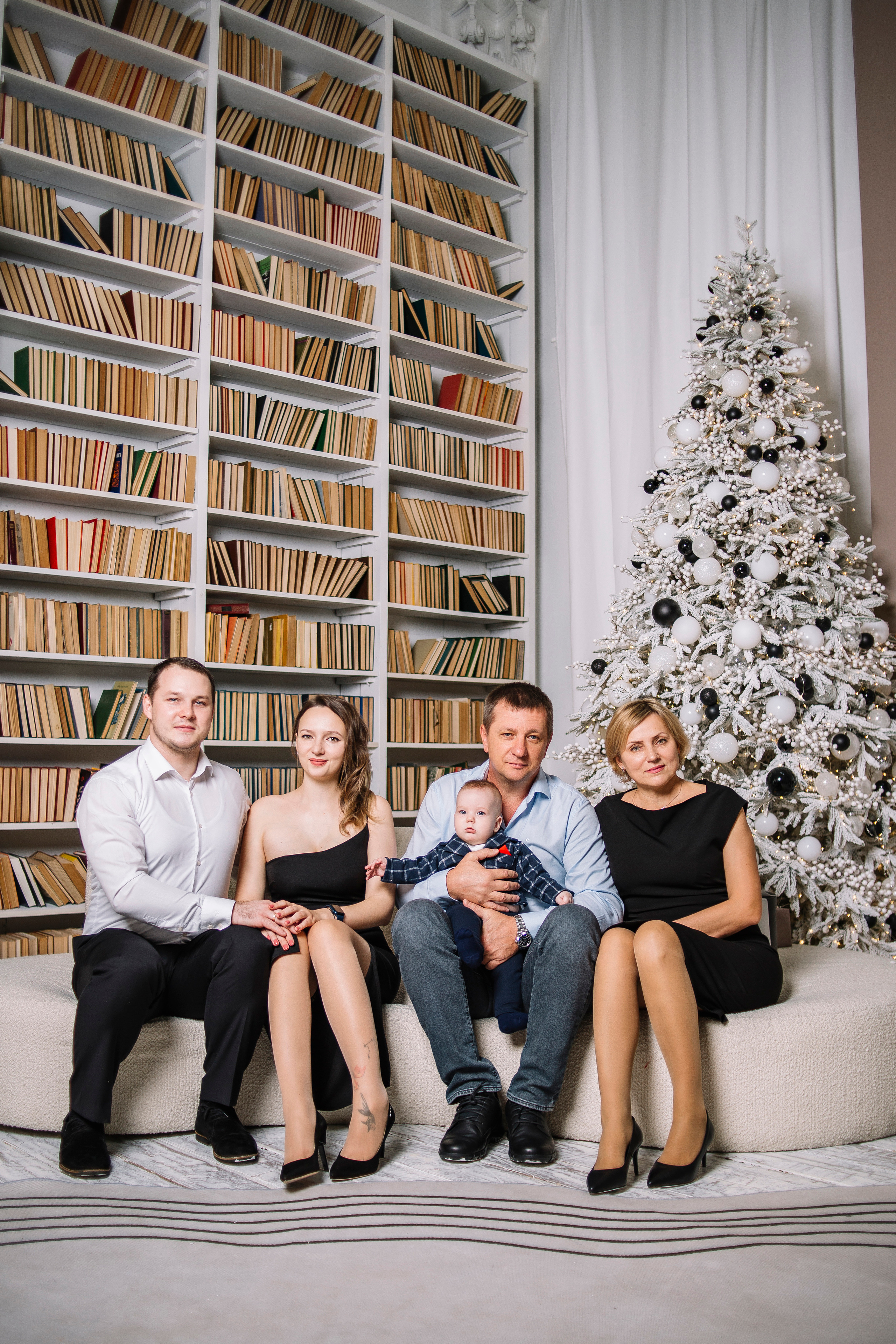 Новогодняя для семьи Юлии в фотостудии Воздух (ул.Мацестинская). Семейный фотограф Валентина Качур в Сочи