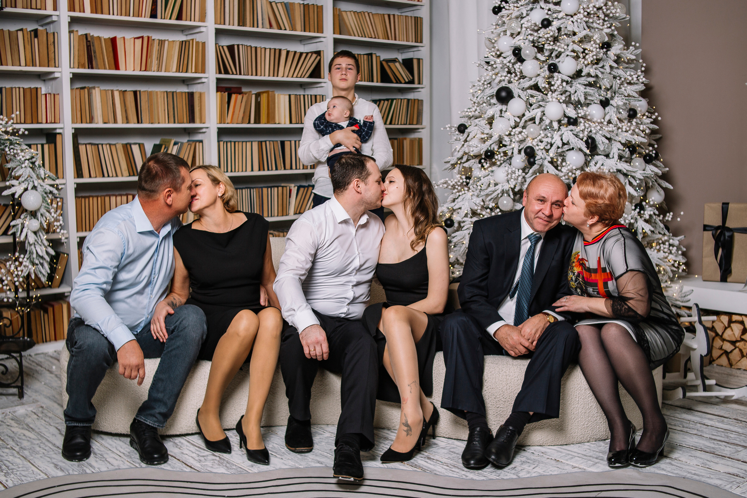 Новогодняя для семьи Юлии в фотостудии Воздух (ул.Мацестинская). Семейный фотограф Валентина Качур в Сочи