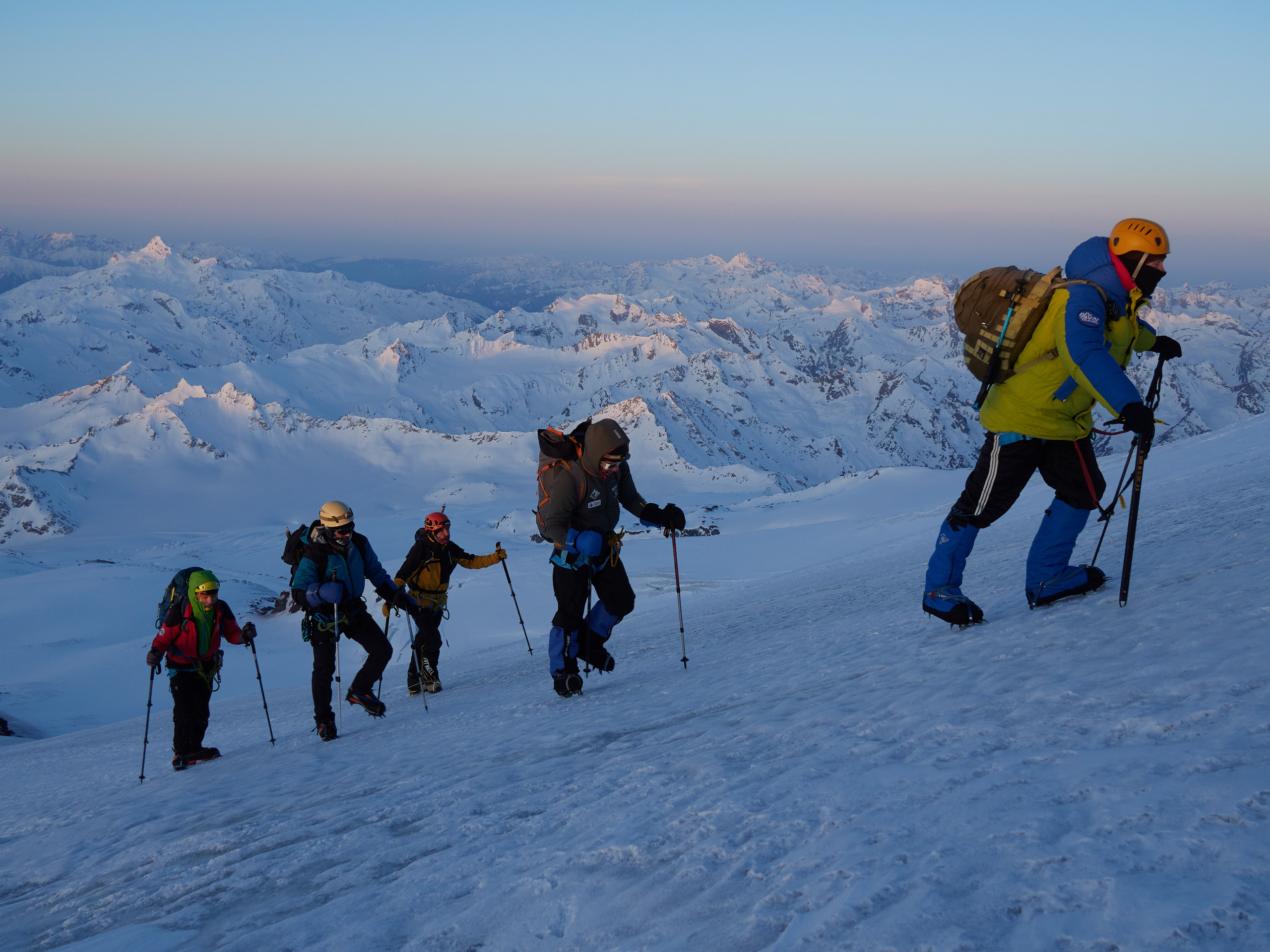 Съемка восхождения на Эльбрус. Горный, высотный Фотограф на Эльбрусе Георгий