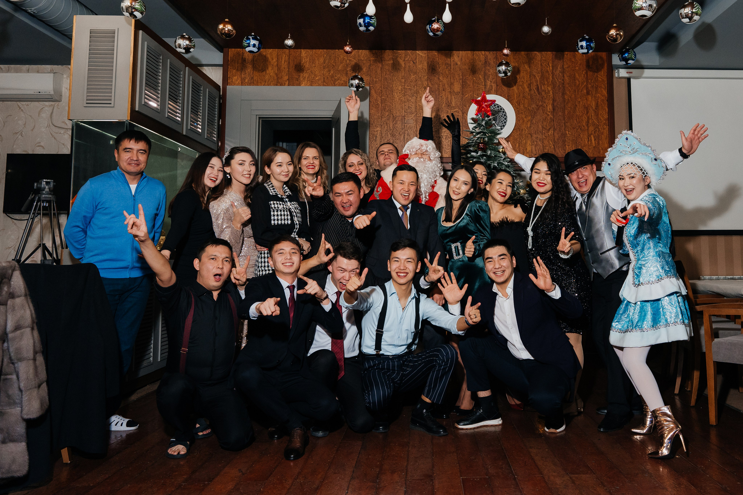 ARONAKS CORPARATE PARTY