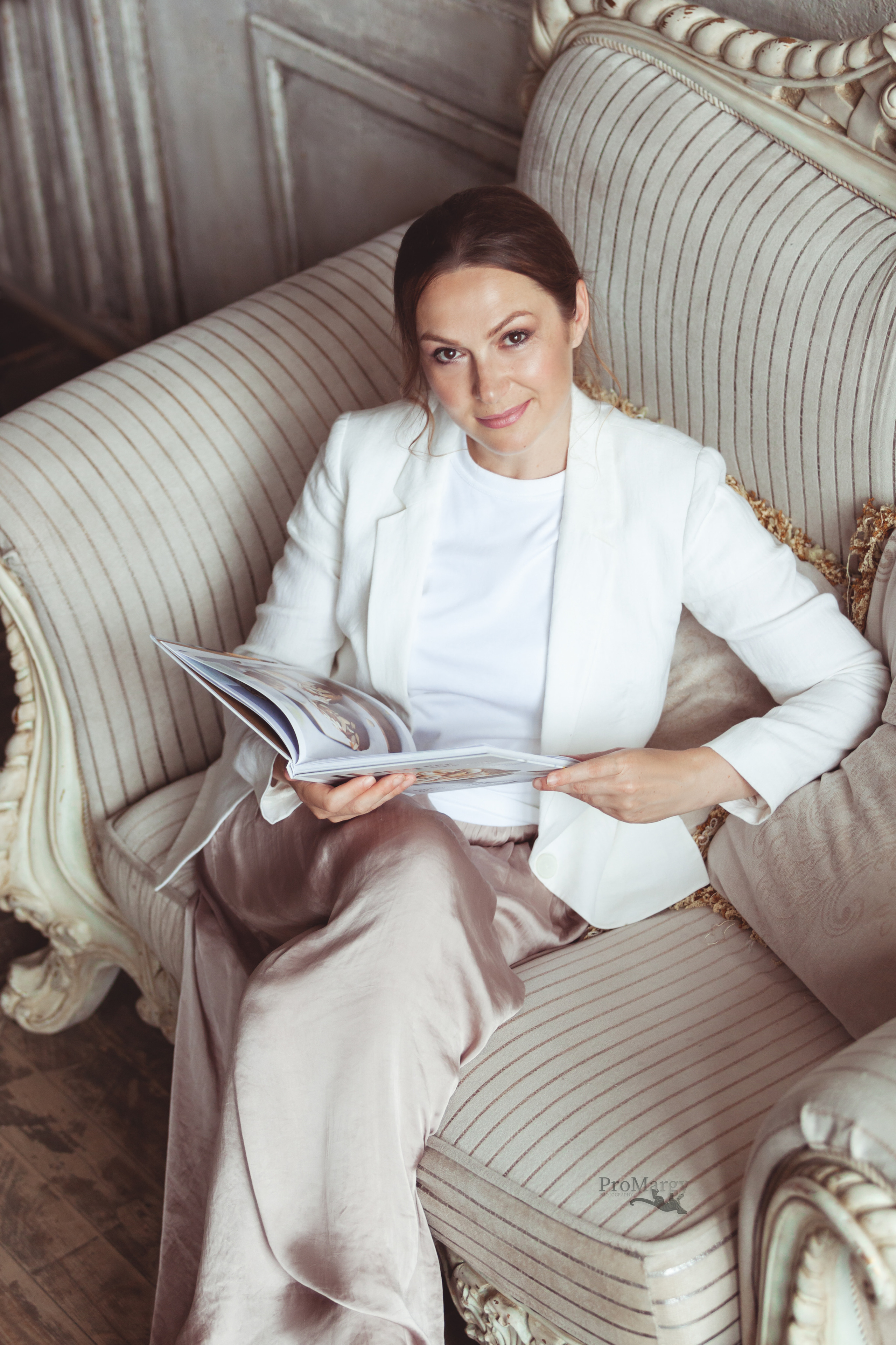 Оксана презентация книги (бизнес портрет). Фотограф и ретушер Маргарита Павлюк Москва