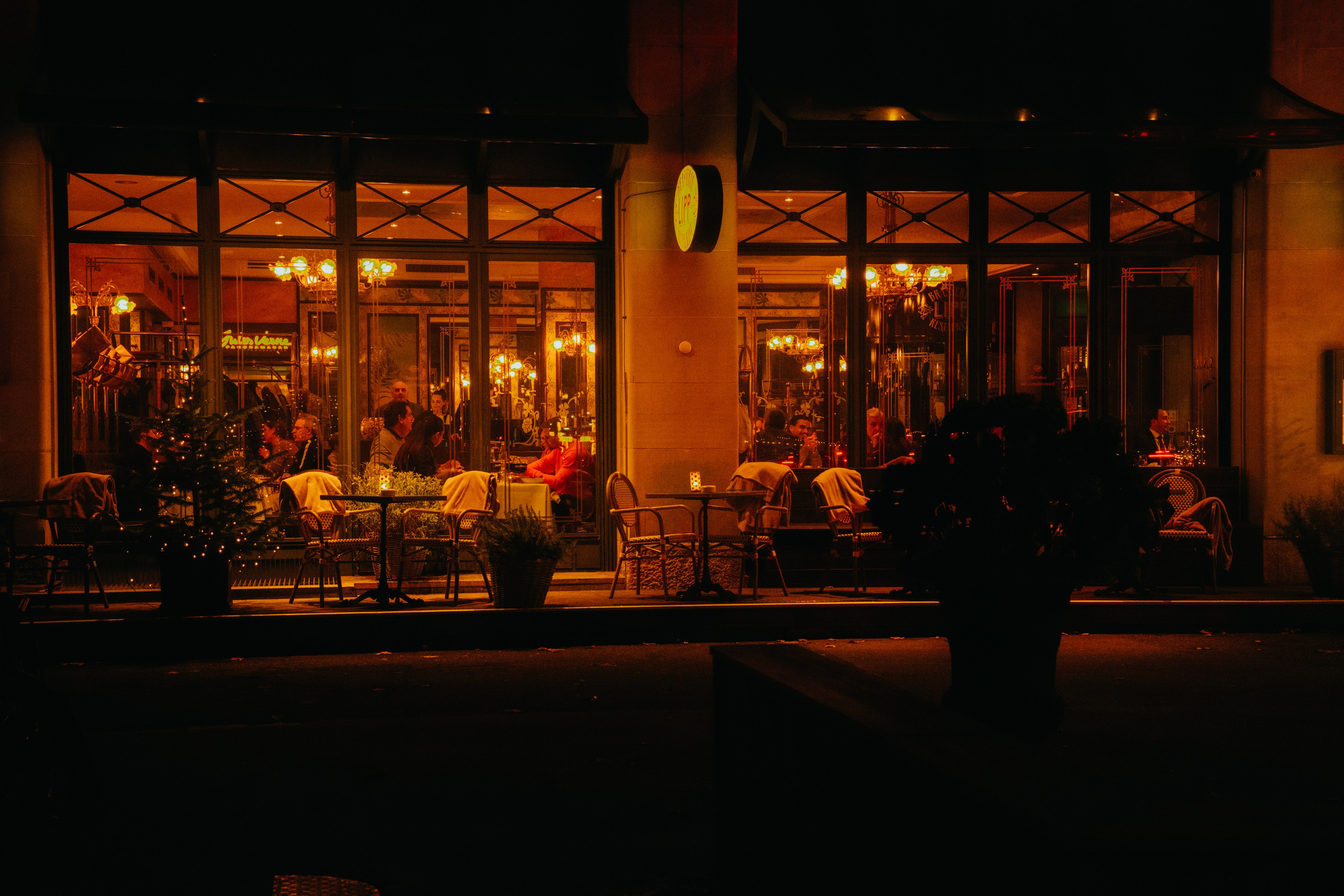 Street. Elena Harlaut Photographer