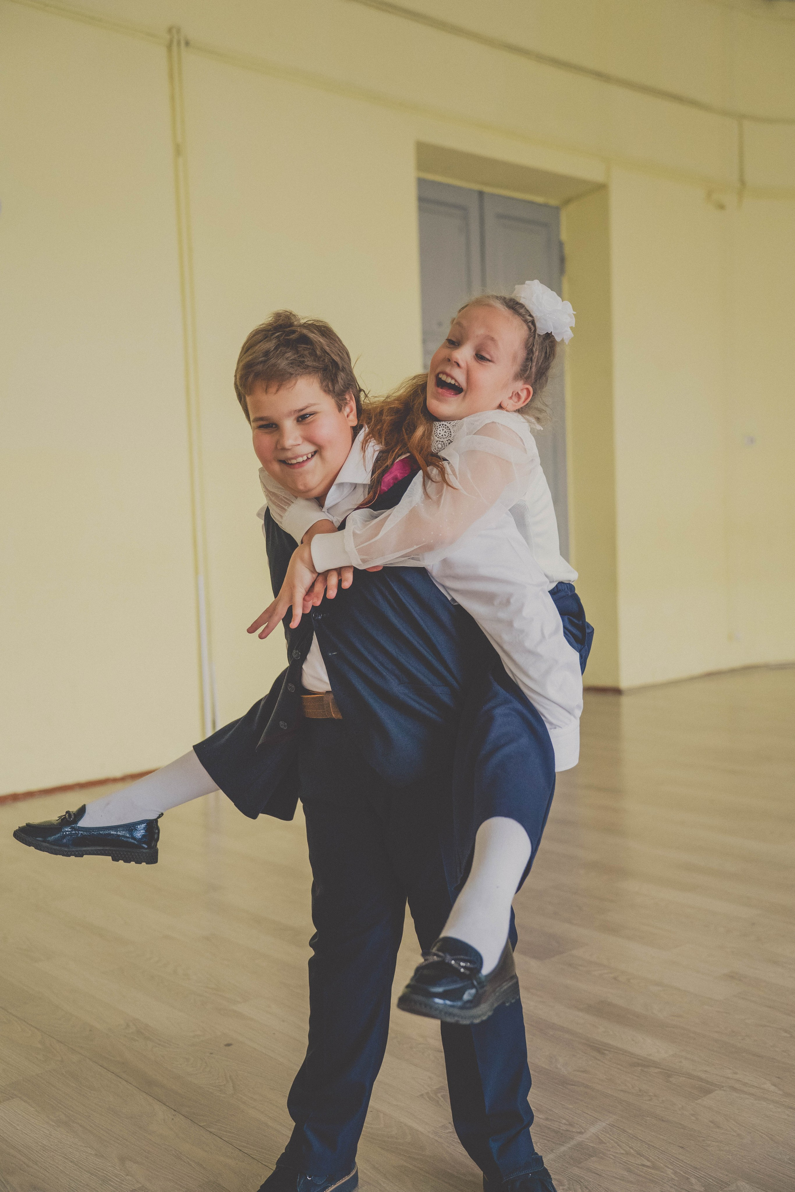 Классбук Гимназия 32 Иваново. Ирина Коновалова школьный фотограф. Выпускные альбомы Ярославль