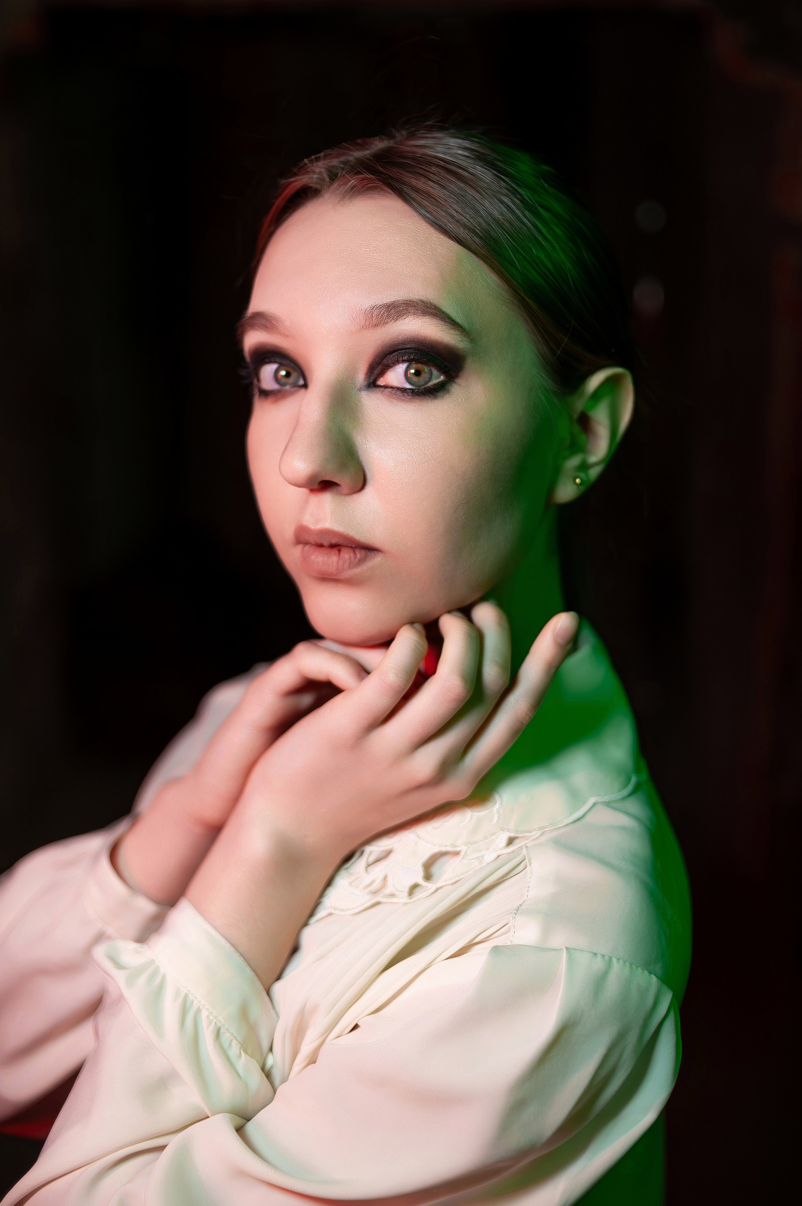 Фабрика Алафузова. Алина и Ксения. Портретный креативный творческий фотограф в Казани Михаил Бушенев