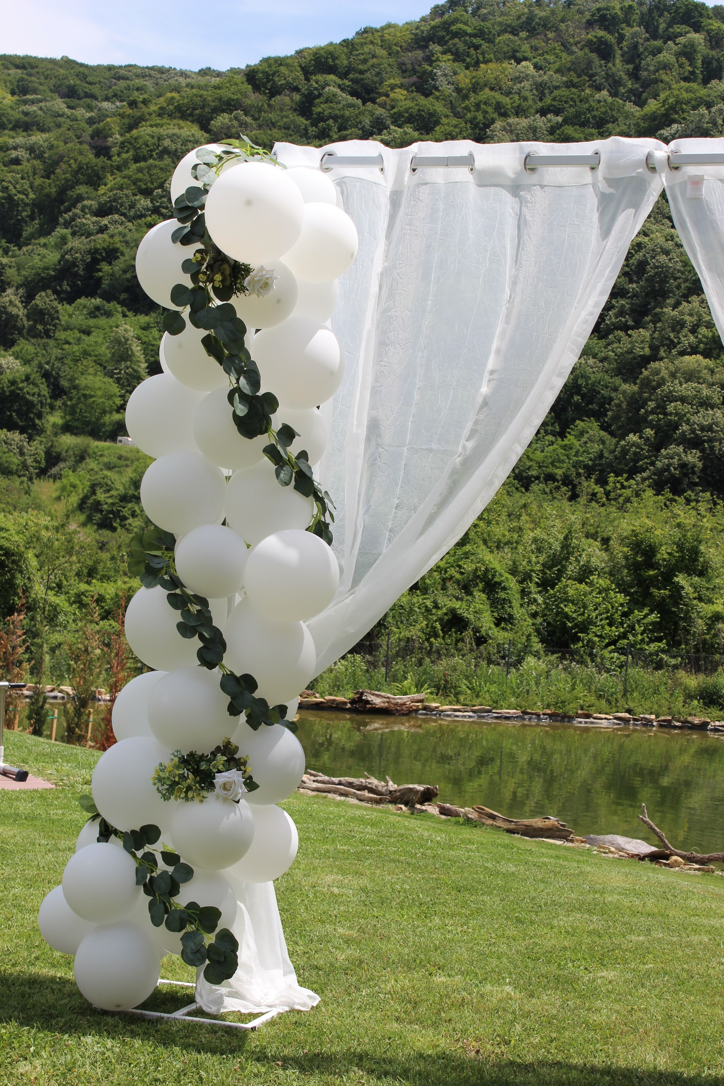 Vjenčanje Devojačko veče Prosidba Dekoracije za vjenčanje Dekoracije za devojačko veče Dekoracije za prosidbu Dekoracija za vjenčanje Dekora. Шары с гелием, фотозоны Нови Сад Белград. Balone i dekoracije od balona Novi Sad Beograd