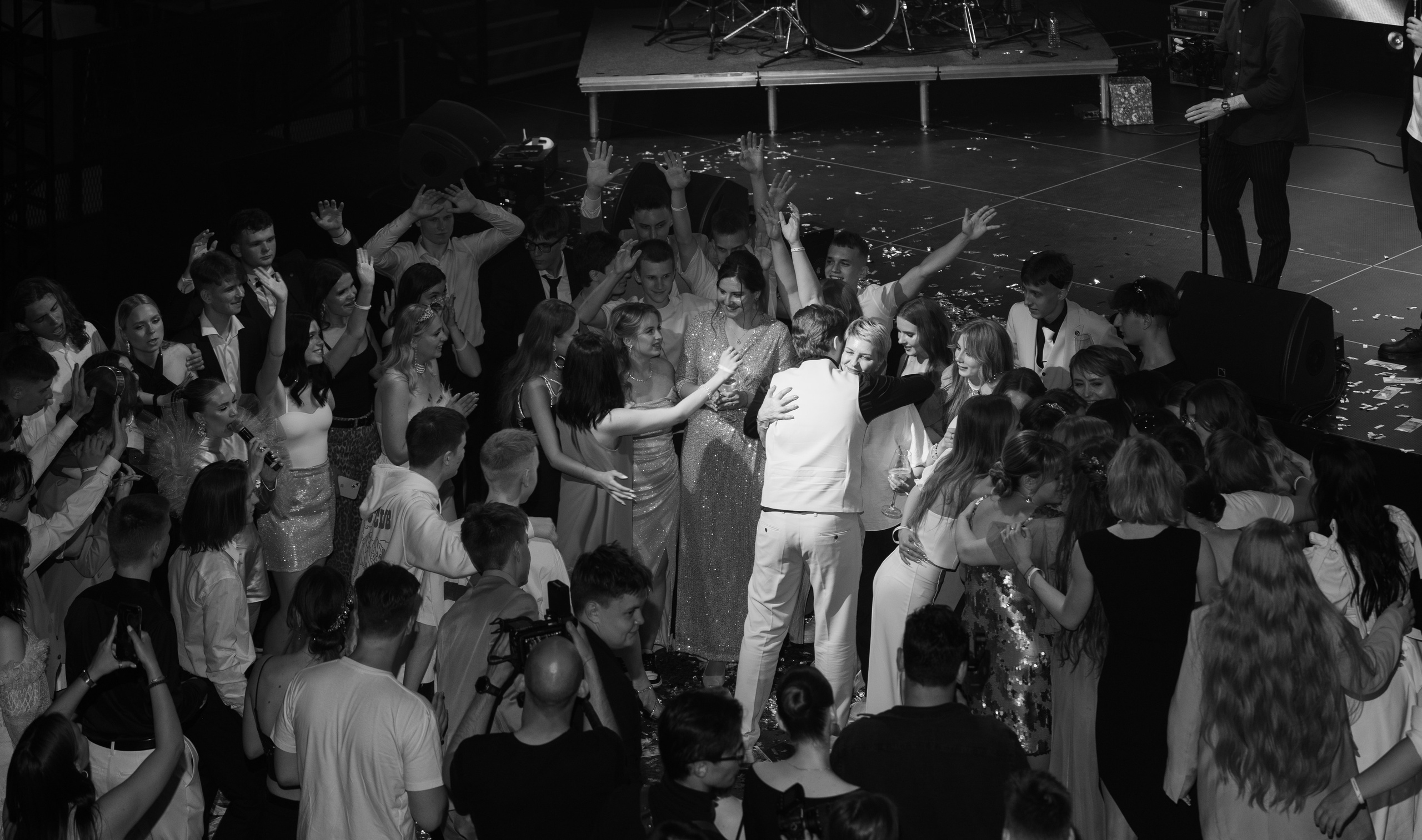 Выпускной Гимназия 7. Свадебный и репортажный фотограф Элина Козырьянова