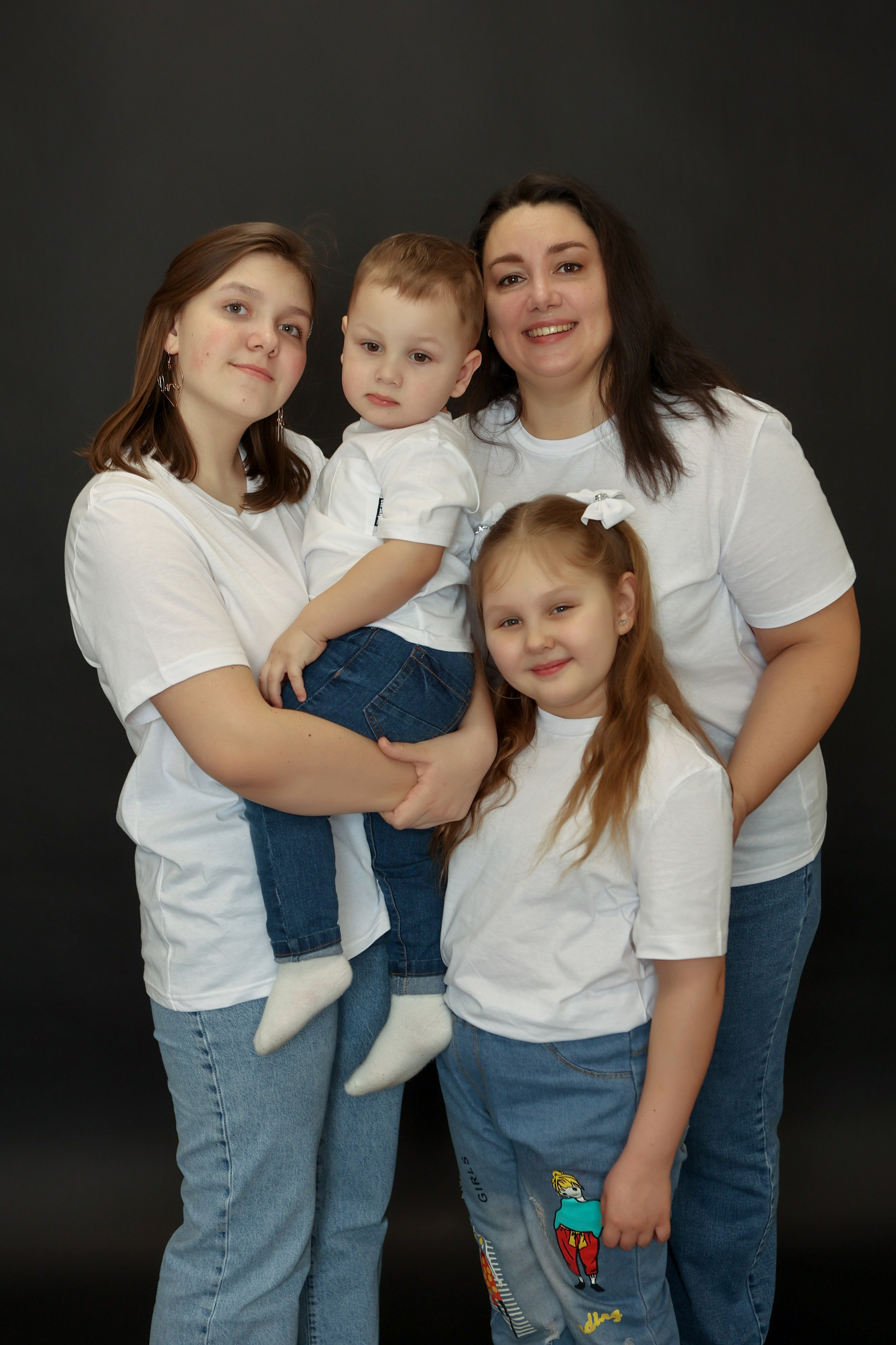 Фото с родителями на однотонных фонах. Фотограф новорожденных. Детский и семейный фотограф Марьяна Юдина