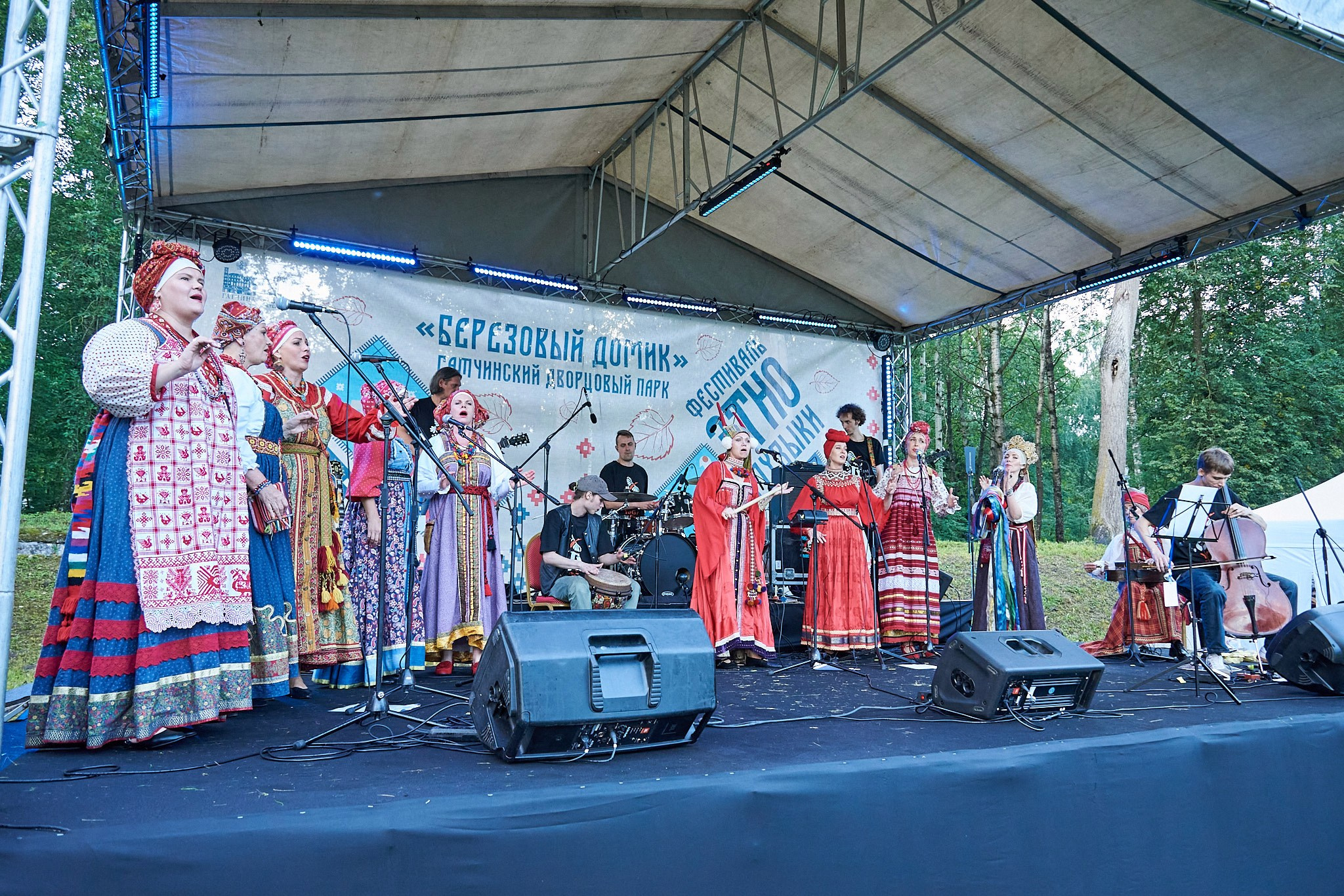Березовый домик, фестиваль этно музыки. Иван Ступа, репортажный фотограф в Санкт-Петербурге и Ленинградской области