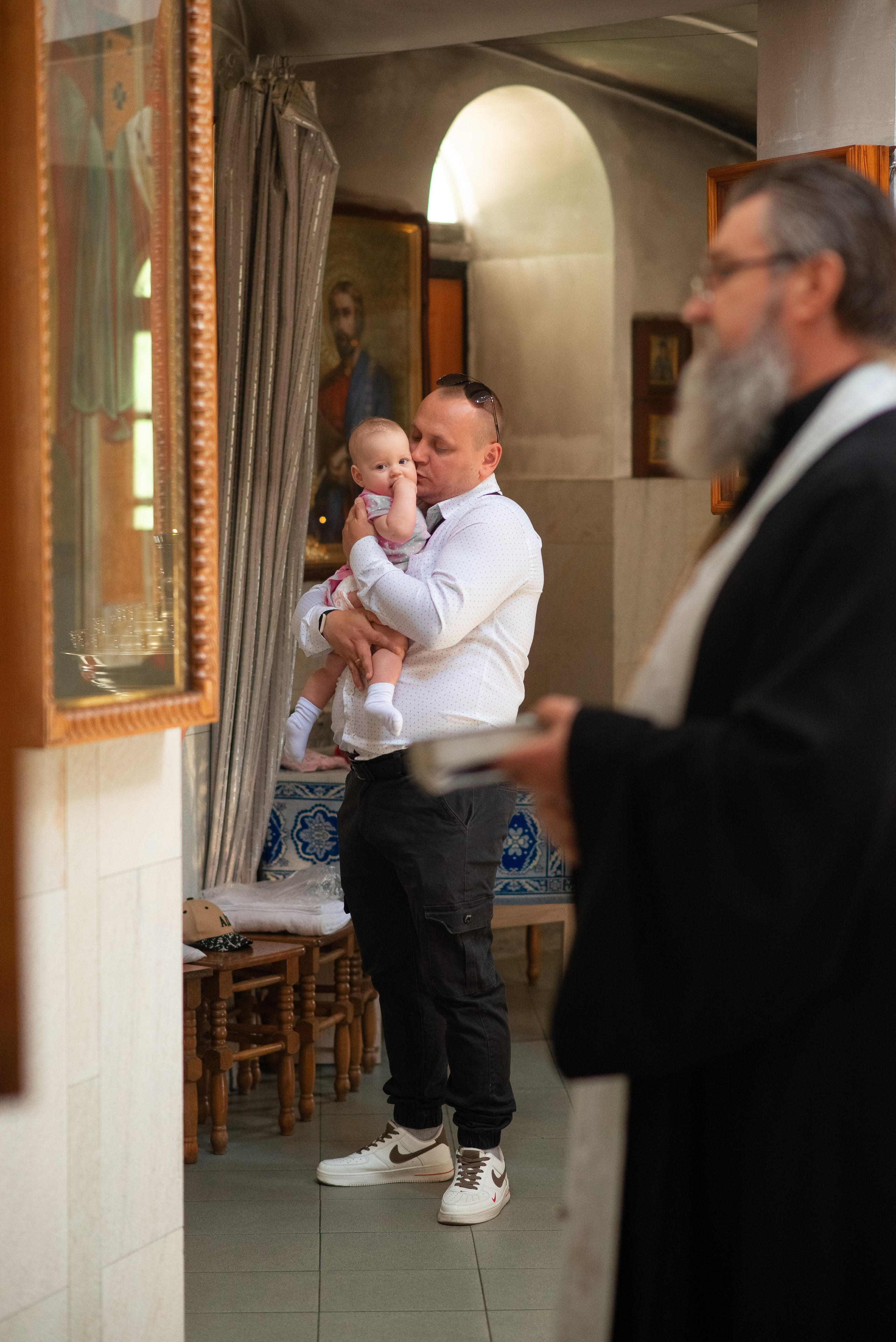 Крещение Дианы в хр. Иконы Минской. Семейный фотограф на выписку из роддома и крещение Минск Настя Гришук