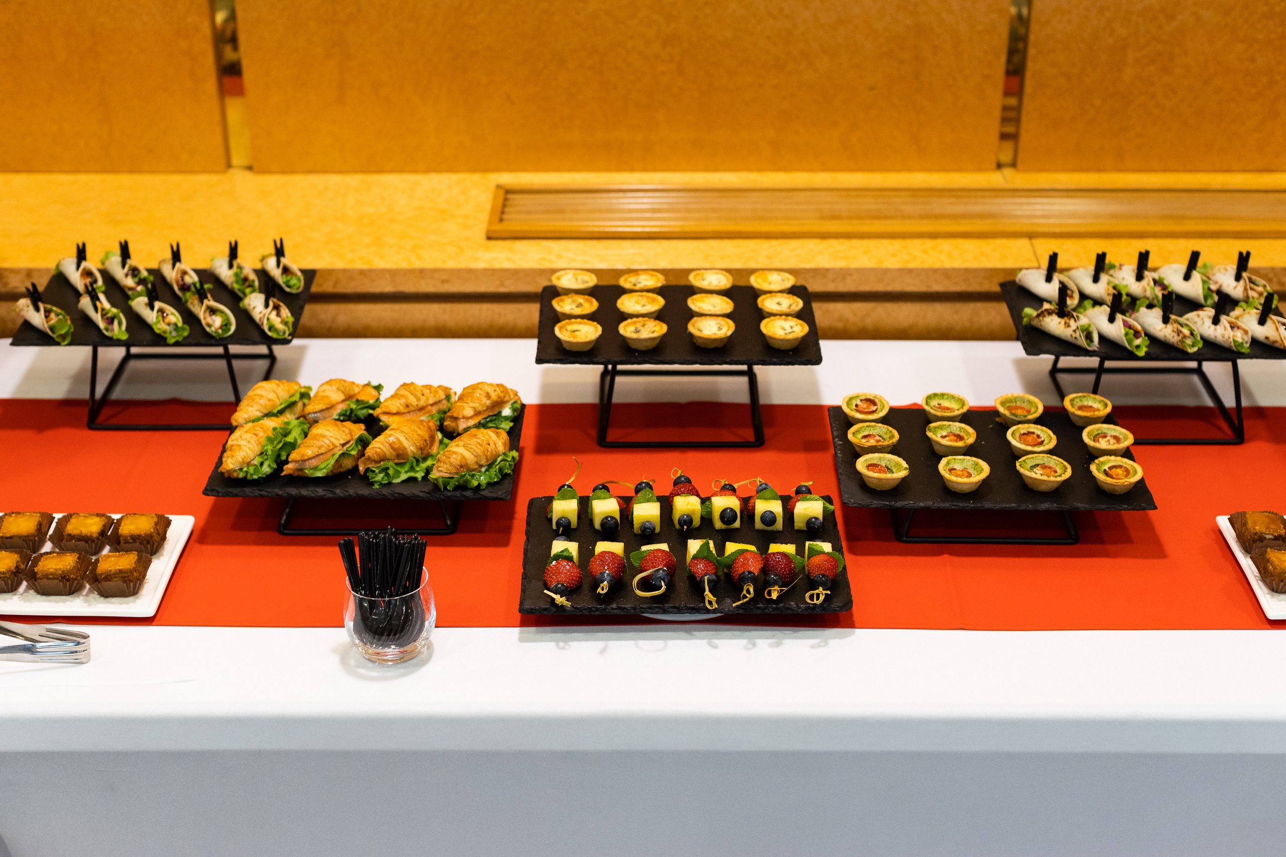 IVA на Московской бирже. Свадебный и портретный фотограф в Королёве Сергей Чихарев