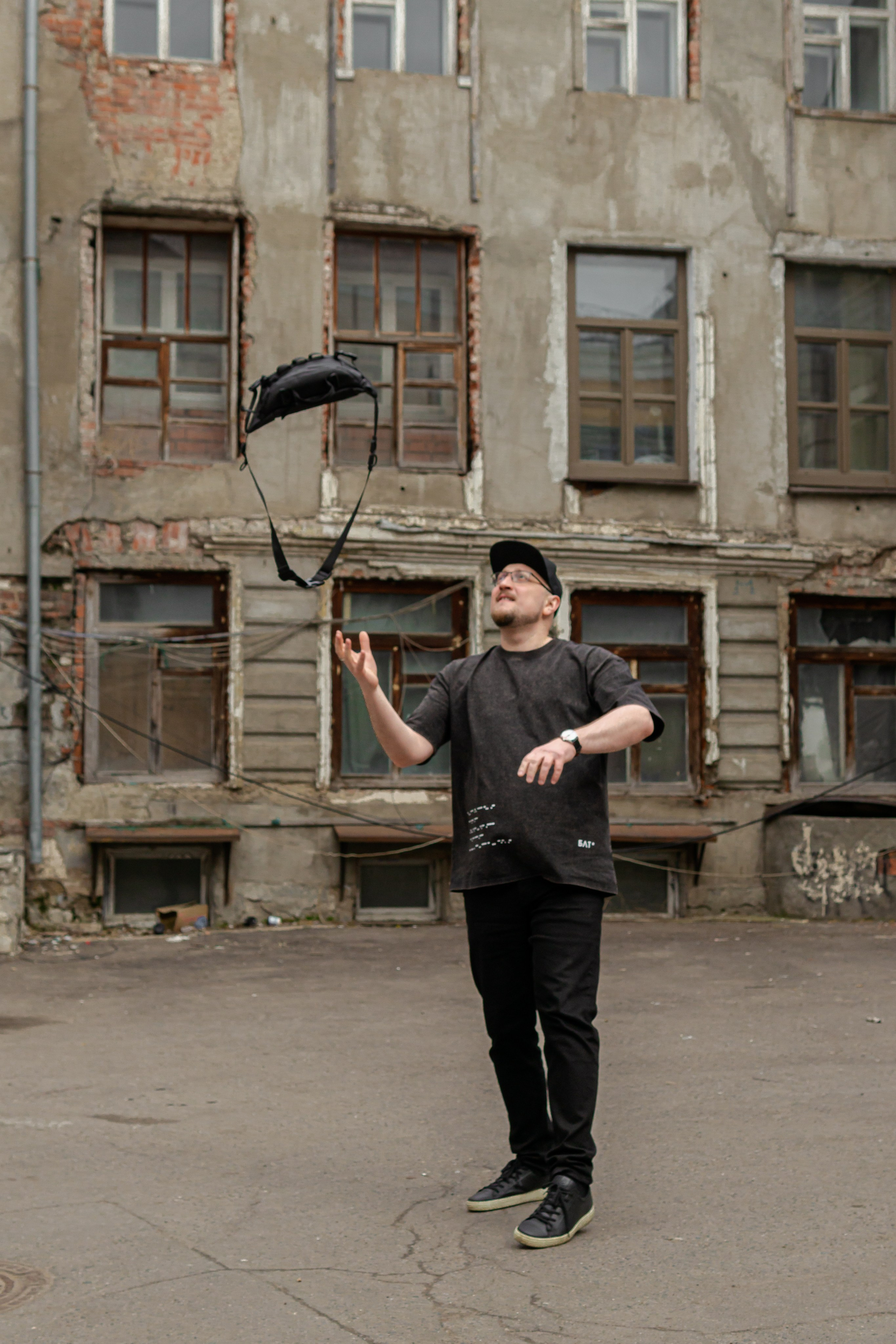 Съемка мерча БЛТ* Semiotica в городе. Фотограф-анималист Ксения Воробьева, Москва